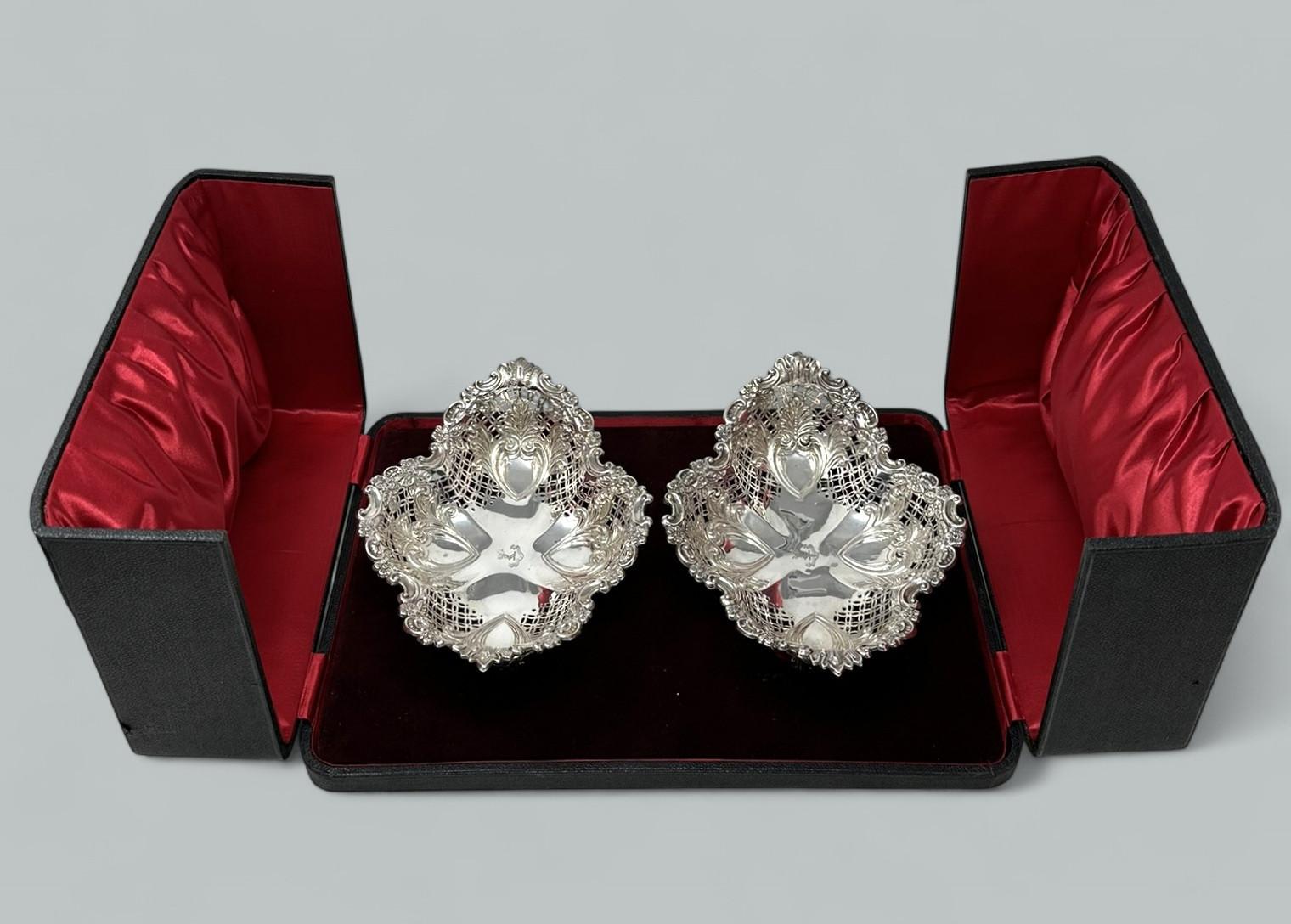 Edoardiano Antica coppia di centrotavola in argento sterling scozzese Piatti per dolci 1900 in vendita