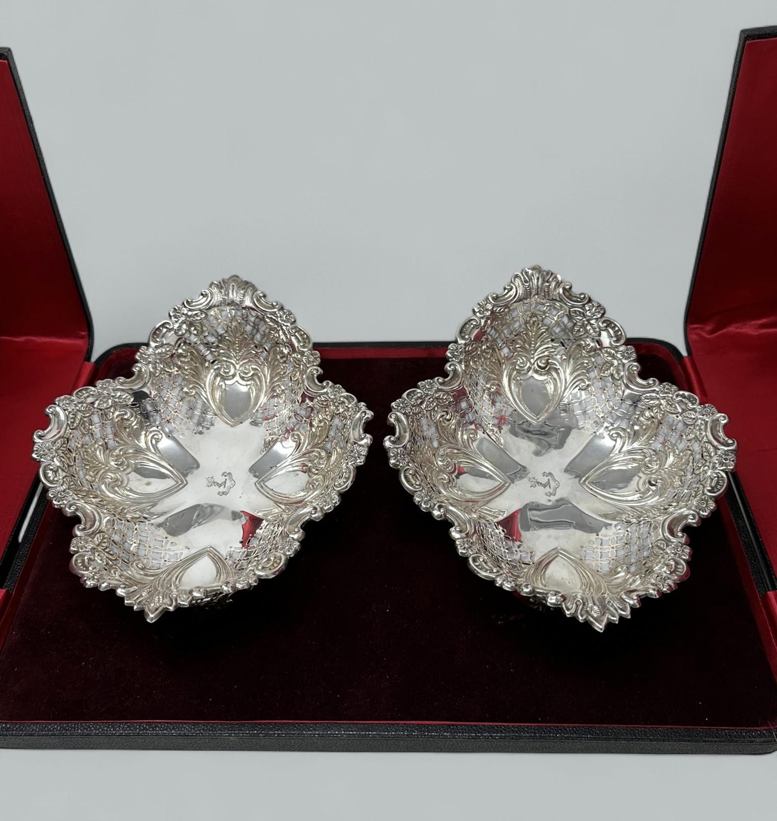 Britannico Antica coppia di centrotavola in argento sterling scozzese Piatti per dolci 1900 in vendita