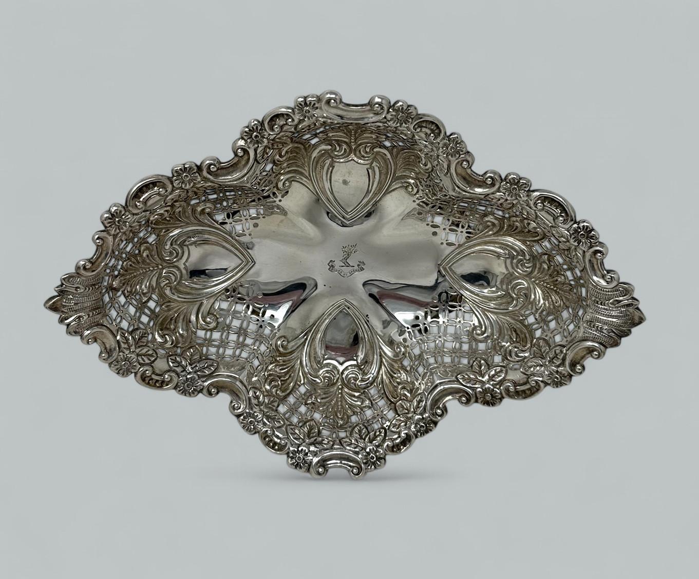 Oro Antica coppia di centrotavola in argento sterling scozzese Piatti per dolci 1900 in vendita