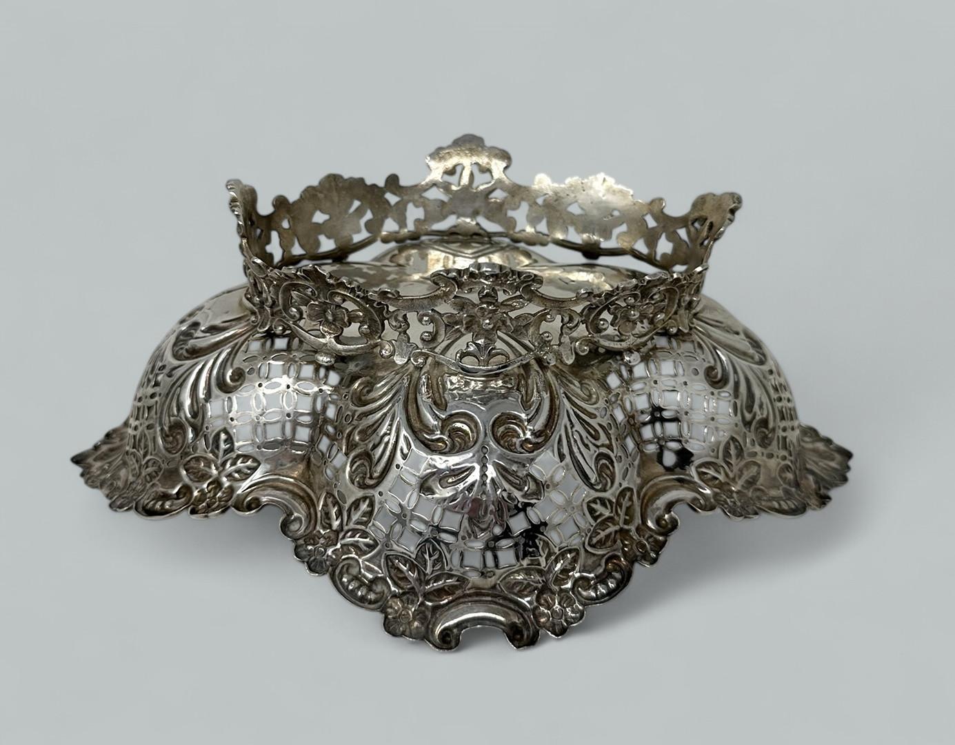 Antica coppia di centrotavola in argento sterling scozzese Piatti per dolci 1900 in vendita 1