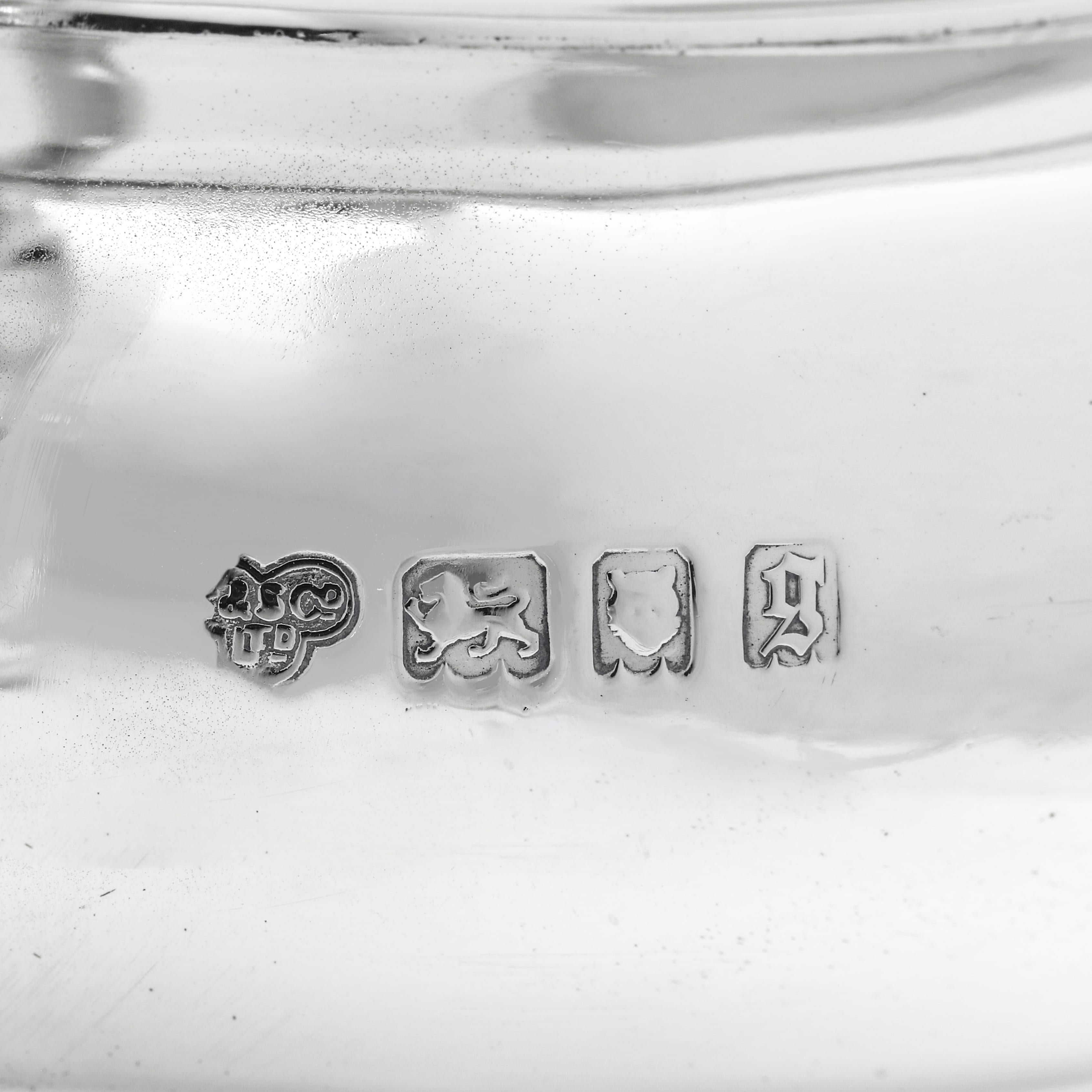 Antique Sterling Silver 5 Piece Tea Set - Hallmarked London 1922 For Sale 6
