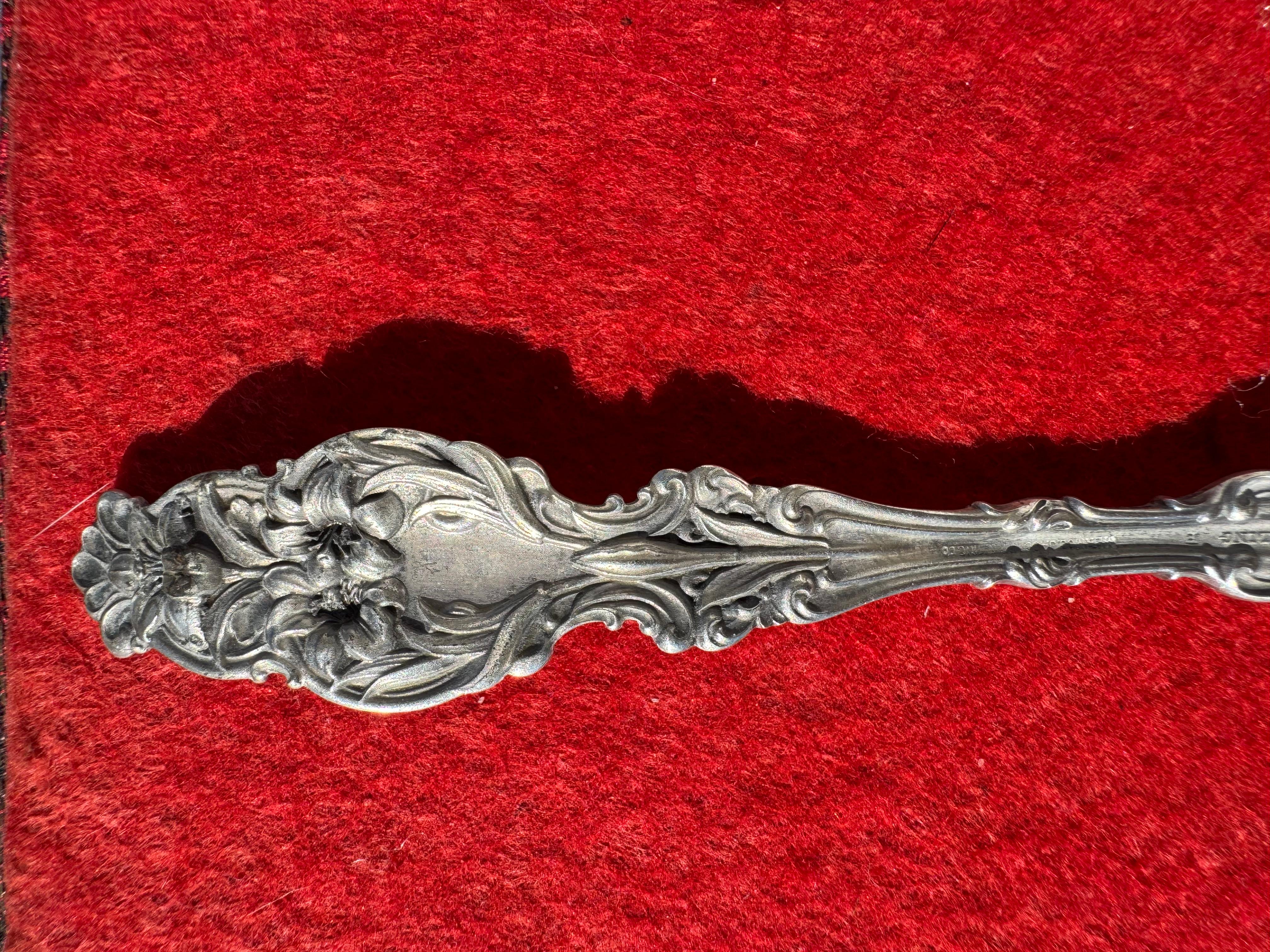 XX secolo Antico cucchiaio inciso in argento sterling da 6 pollici in vendita