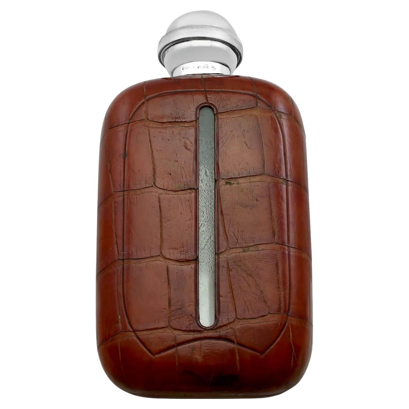 Antiker Hip-Flask und Becher aus Sterlingsilber und Krokodilhaut