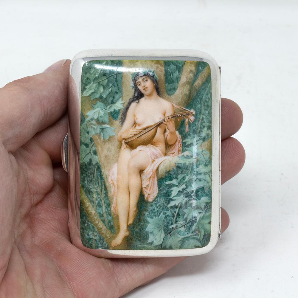 Pitillera antigua de plata de ley y esmalte de Robert Chandler en venta 8