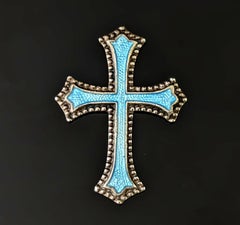 Breloque de croix en argent sterling antique et en émail