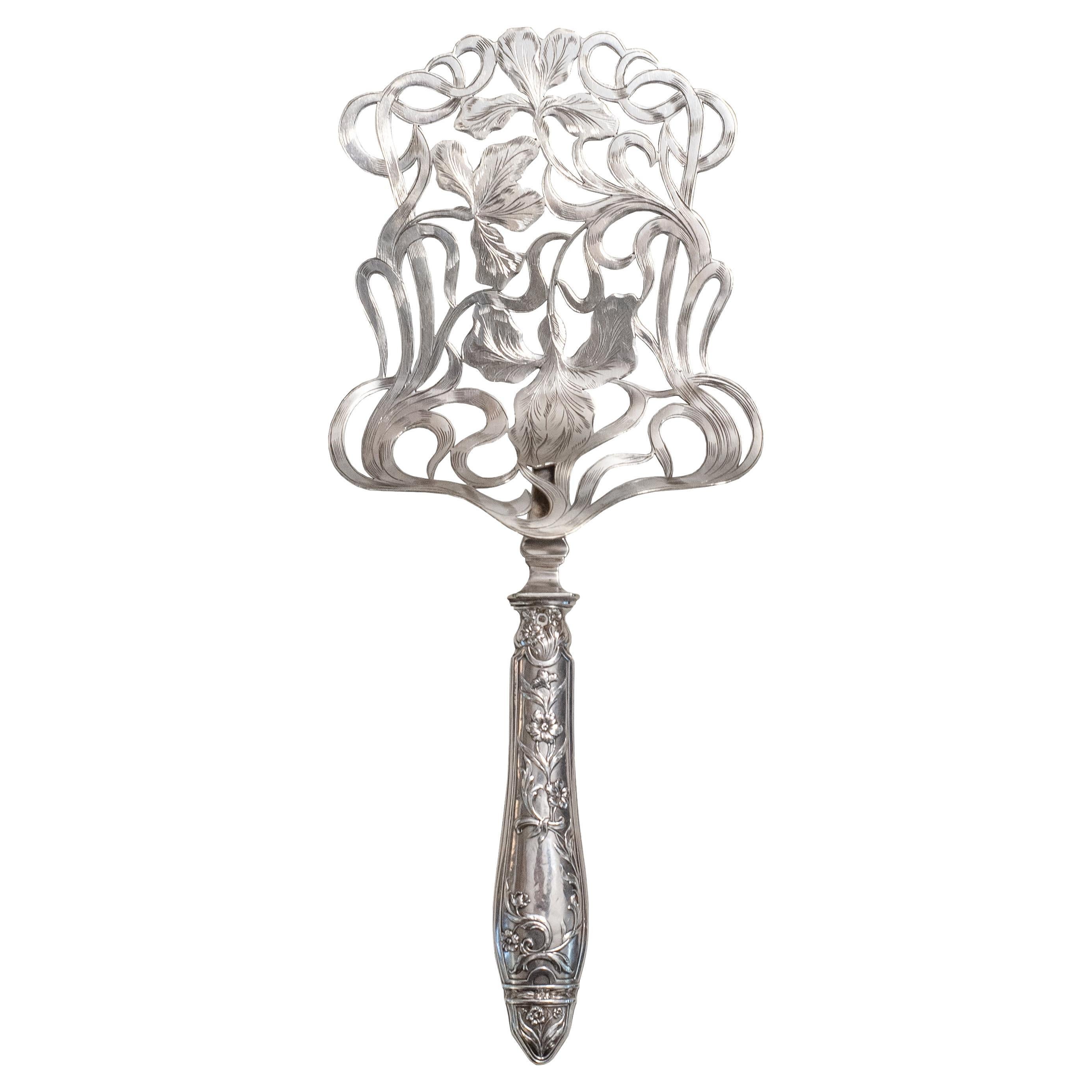 Antico server per asparagi in argento sterling con fiori di iris incisi