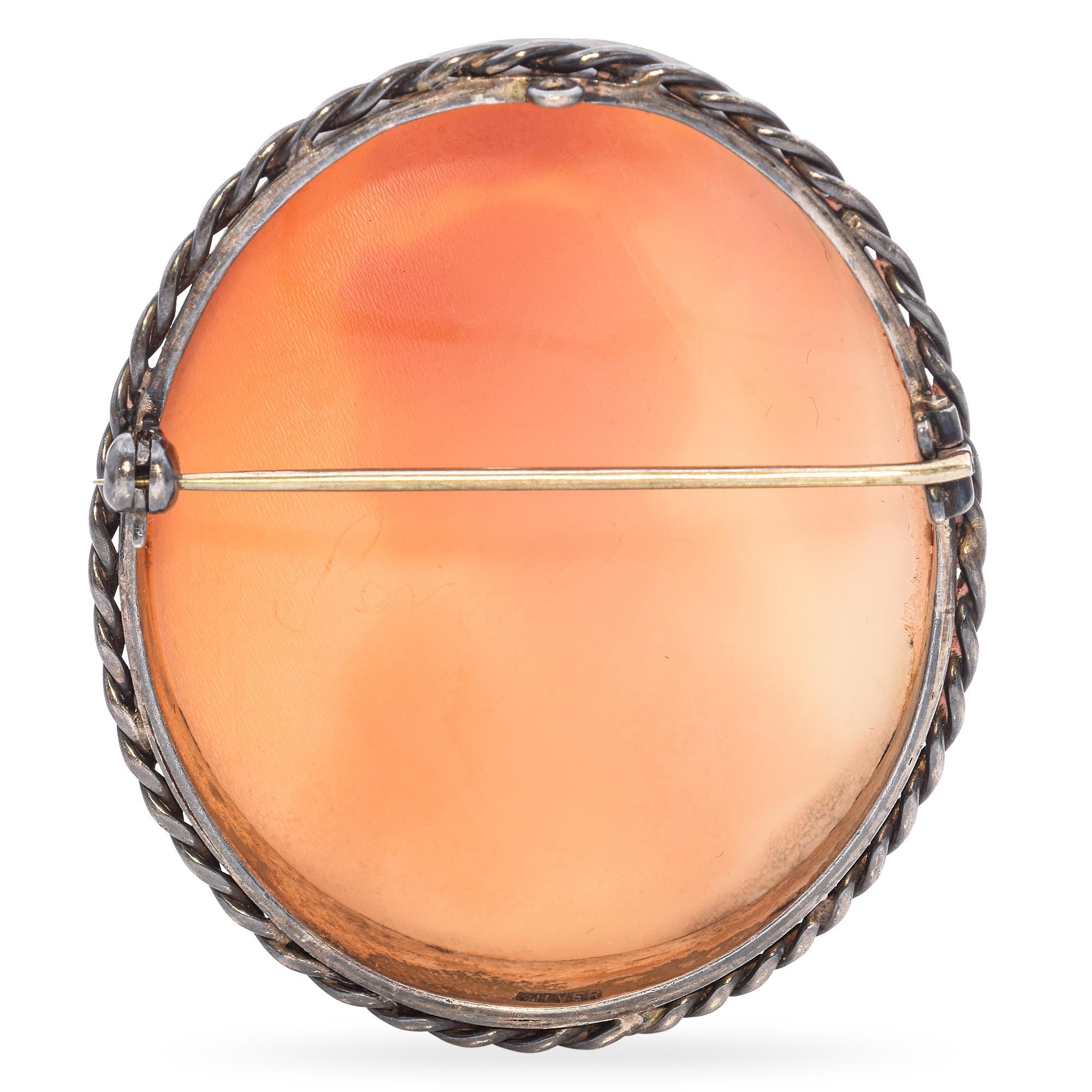 Questo squisito pezzo d'antiquariato presenta una raffigurazione di Atena in argento sterling finemente dettagliata, che evoca la bellezza e la forza senza tempo della 