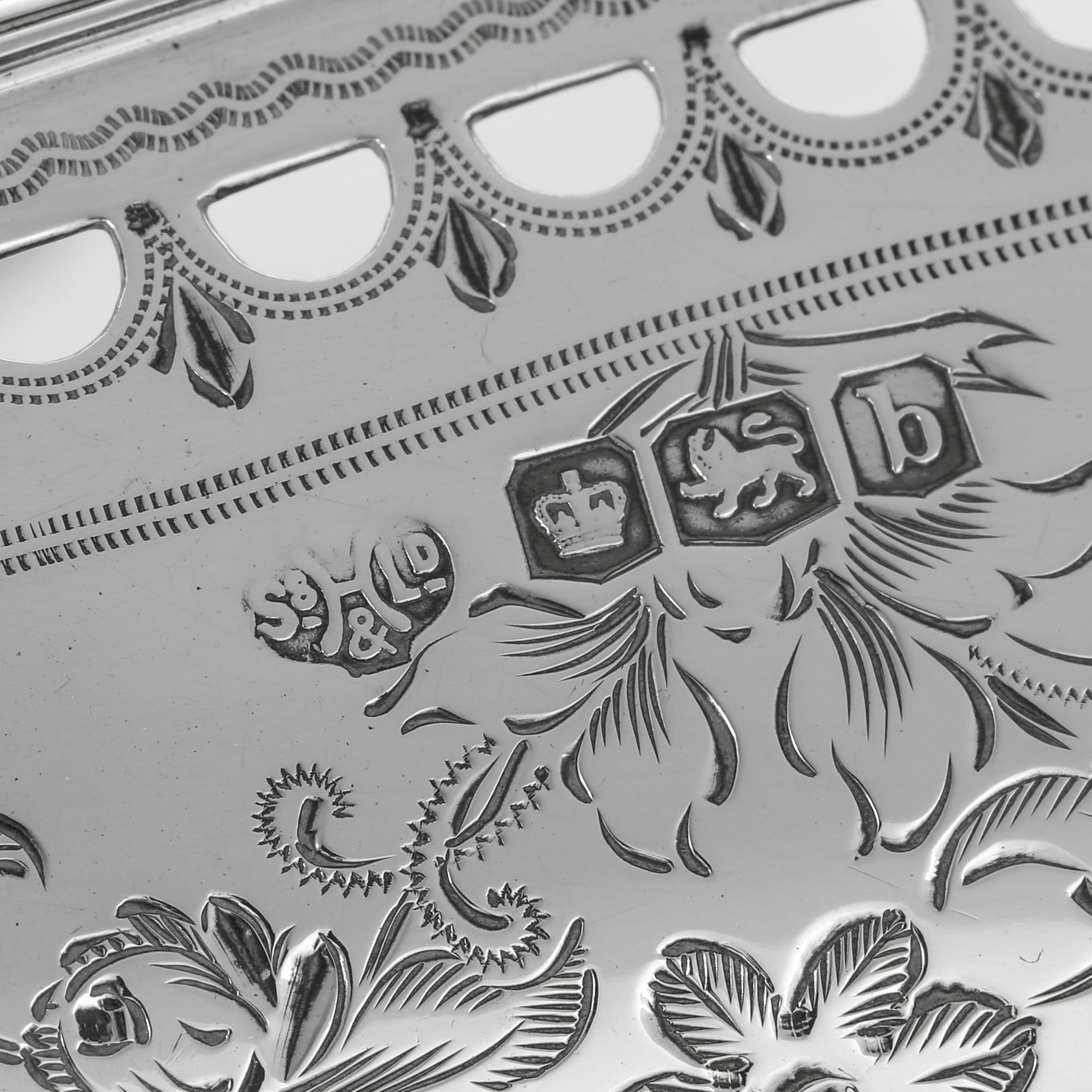 Antico cestino in argento sterling con decorazione traforata e incisa - 1919 In condizioni buone in vendita a London, London