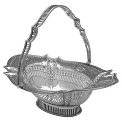 Antique sterling silver basket with pierced and engraved decoration - 1919