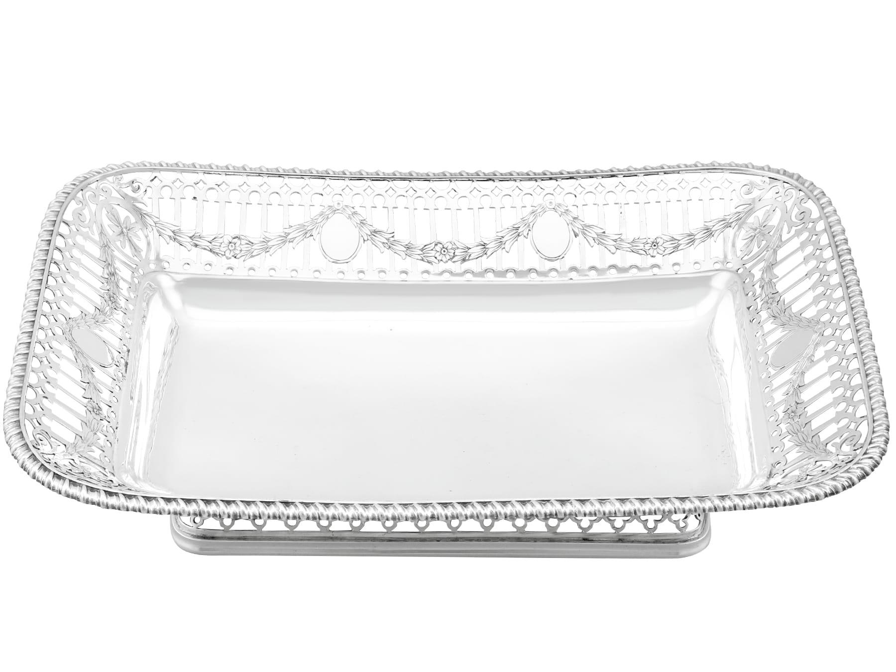 An exceptional, fine and impressive antique Edwardian English sterling silver bread/fruit dish; an addition to our dining silverware collection

This exceptional antique Edwardian sterling silver bread/fruit dish has a rounded rectangular