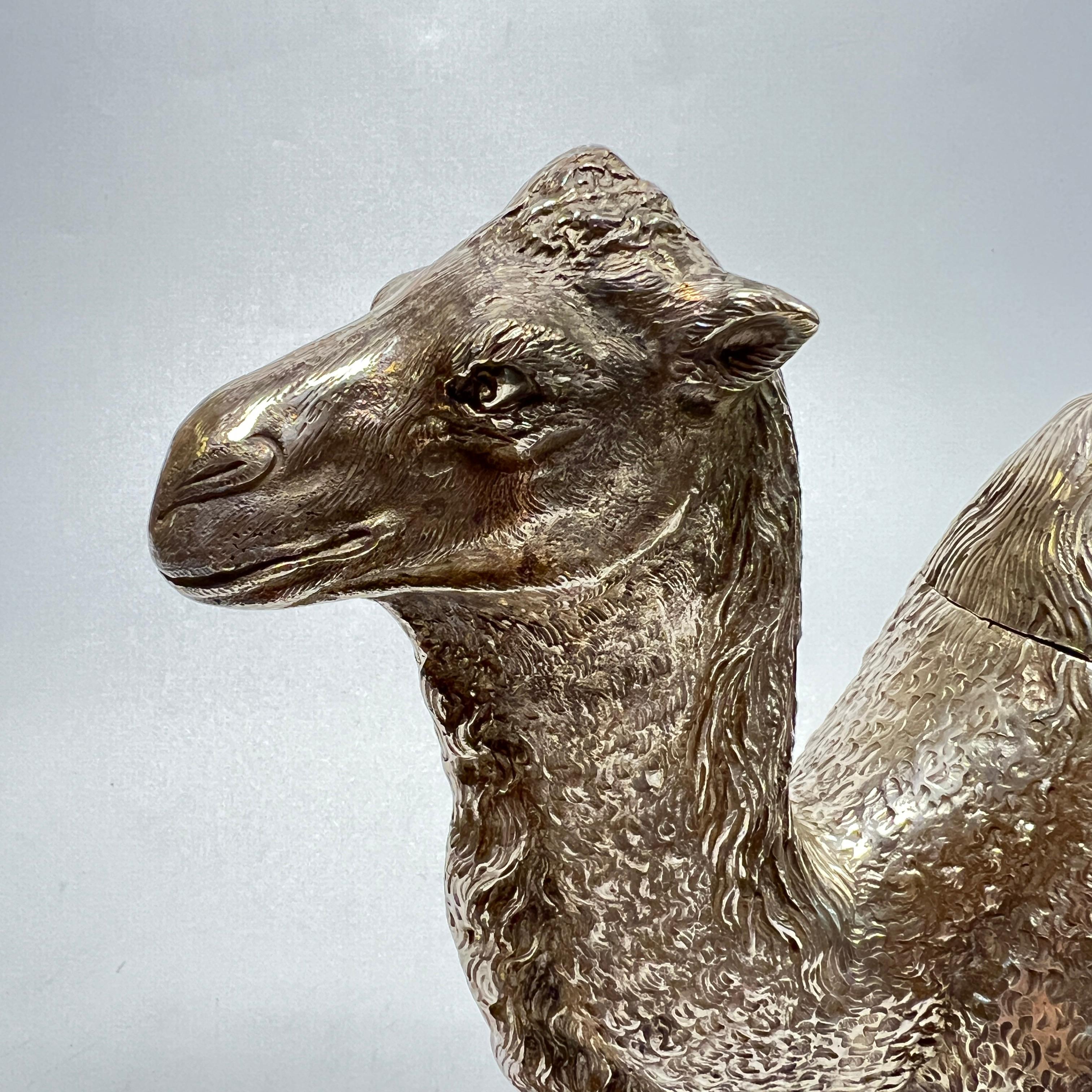 Antico automa d'argento a forma di cammello con uccello canterino in vendita 6