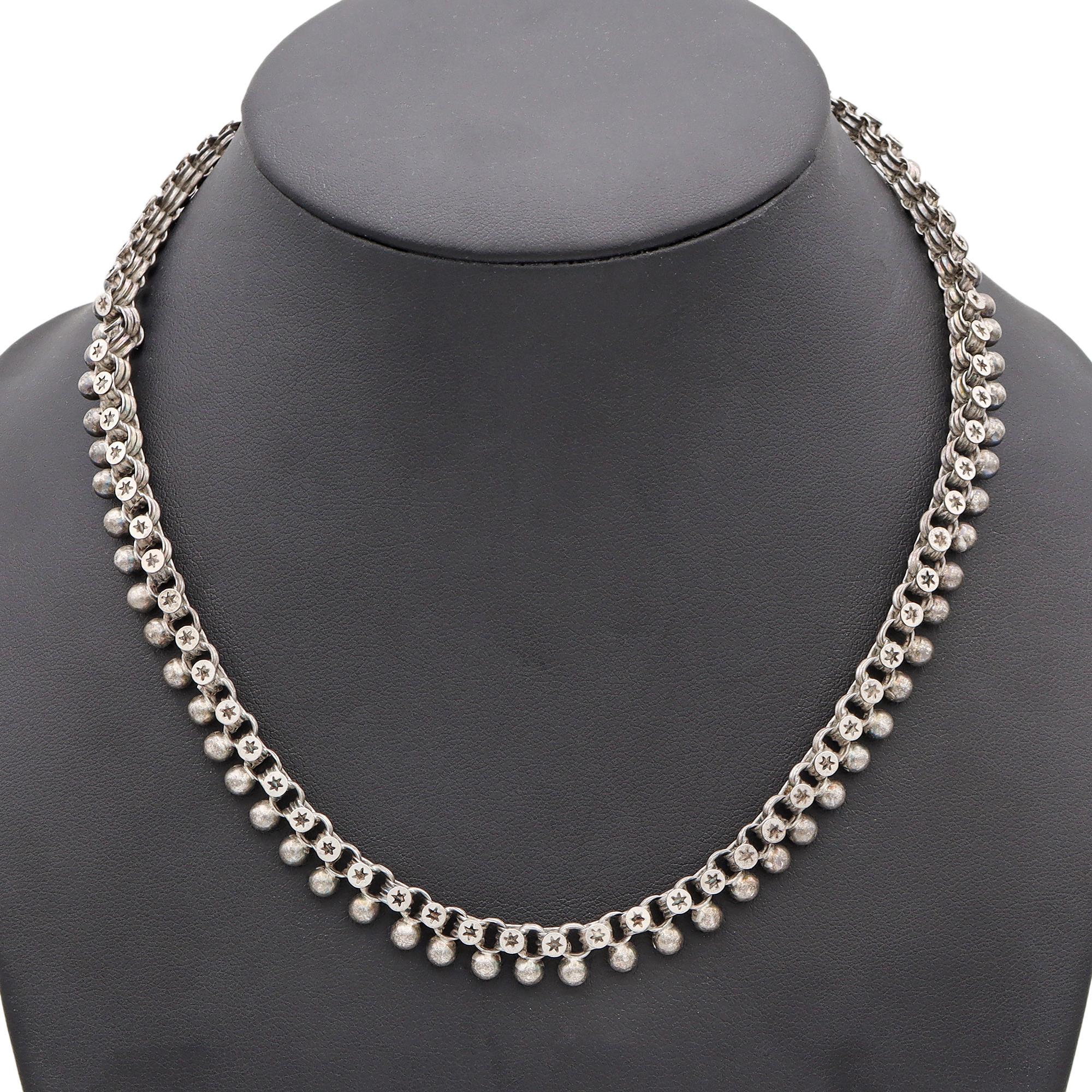 Donna Collana a catena a palla di cannone in argento sterling antico in vendita