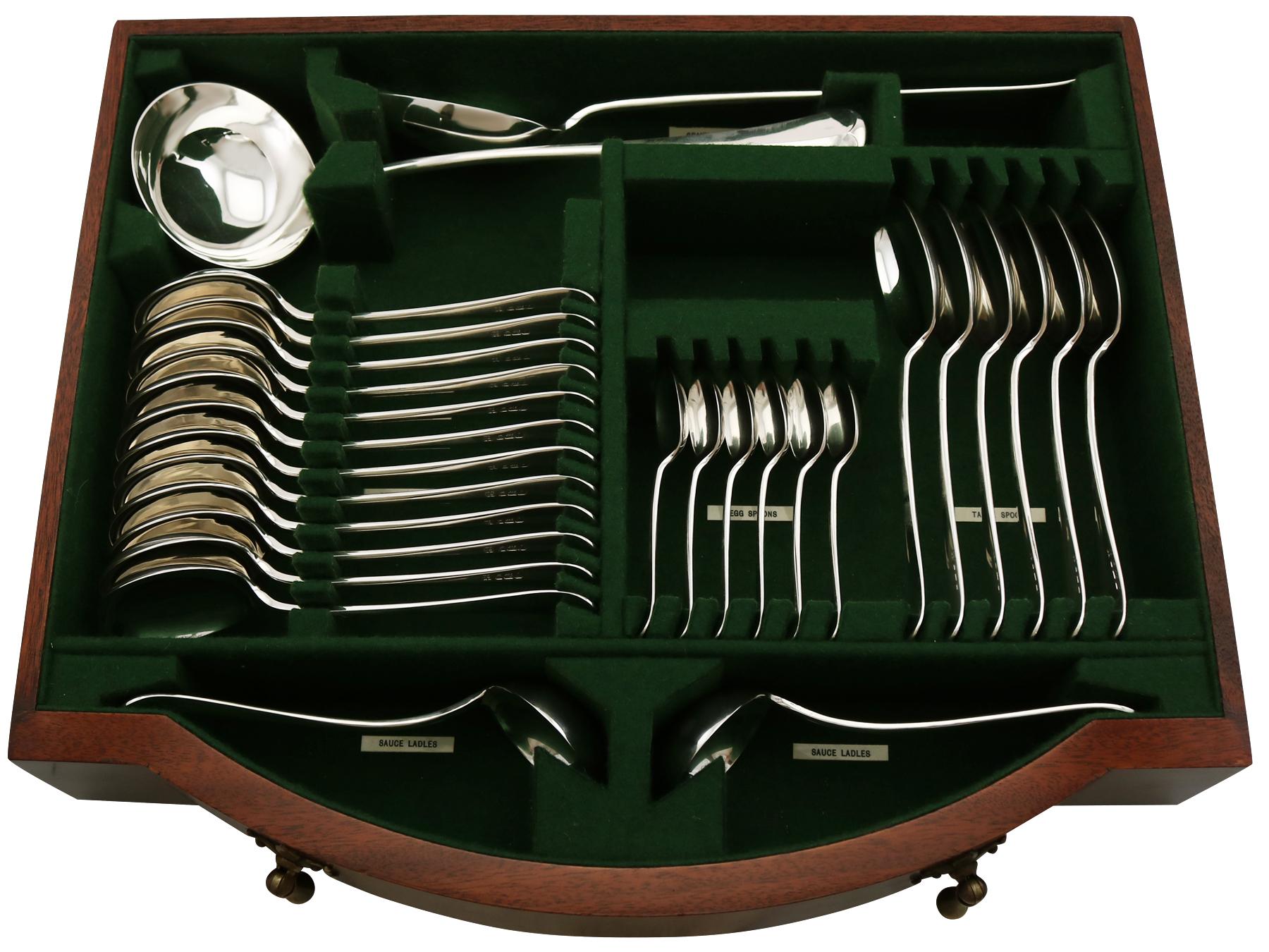 Antique Sterling Silver Canteen of Cutlery for Twelve Persons In Excellent Condition In Jesmond, Newcastle Upon Tyne