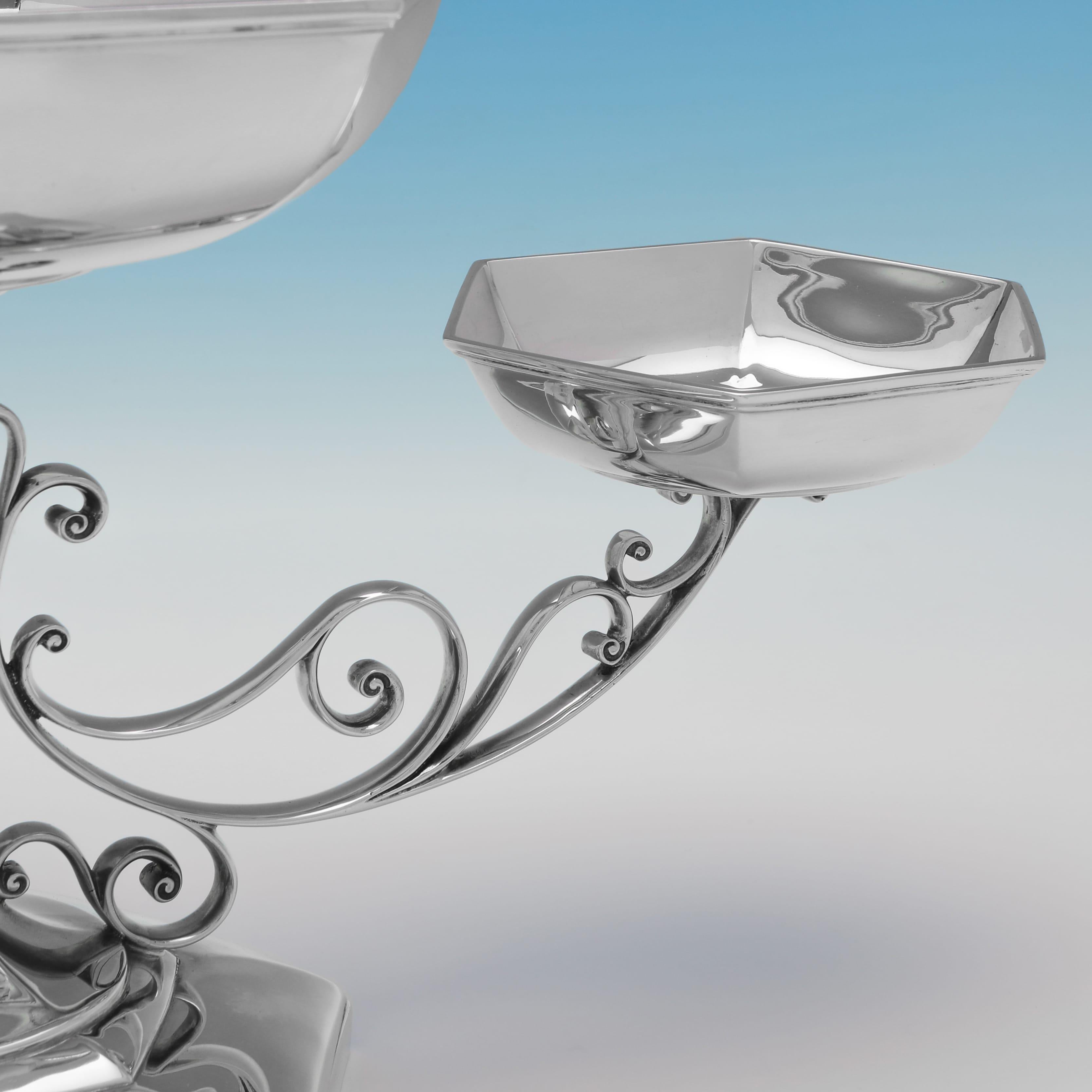 Antiker Tafelaufsatz oder Epergne aus Sterlingsilber, hergestellt 1913 von Walker & Hall (Englisch) im Angebot