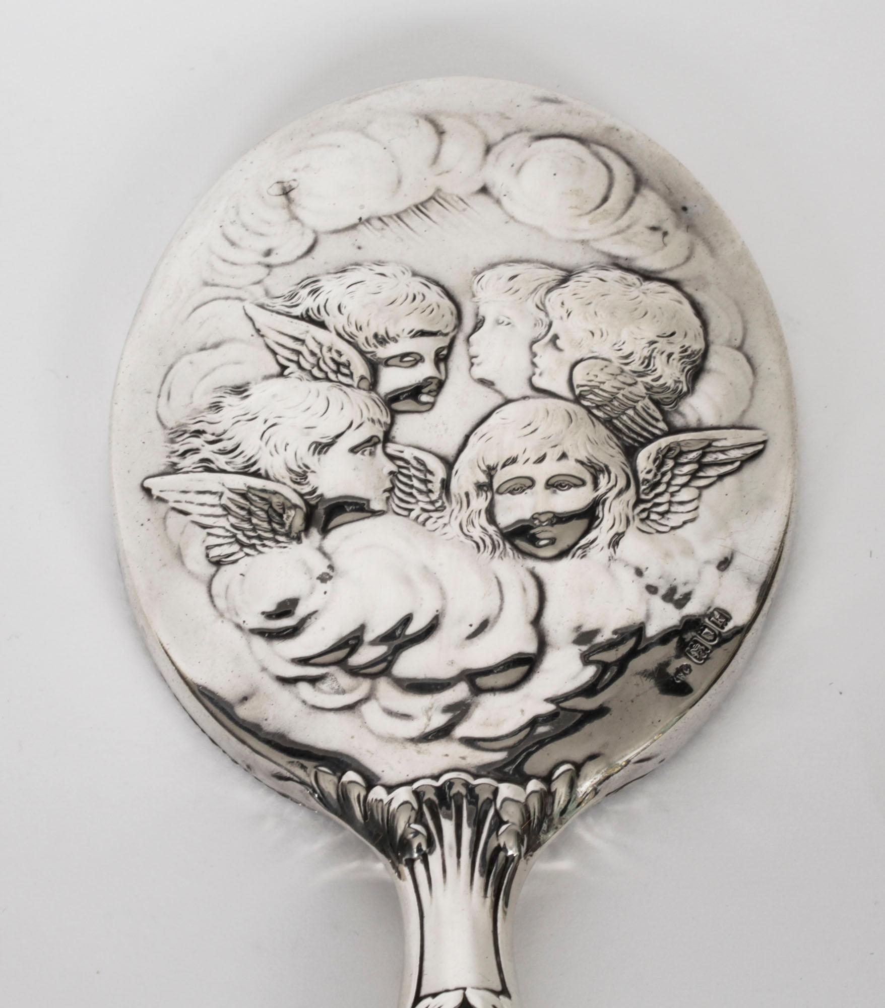 Antique Sterling Silver Cherubs Hand Mirror 1905 William Comyns & Sons. In Good Condition For Sale In London, GB