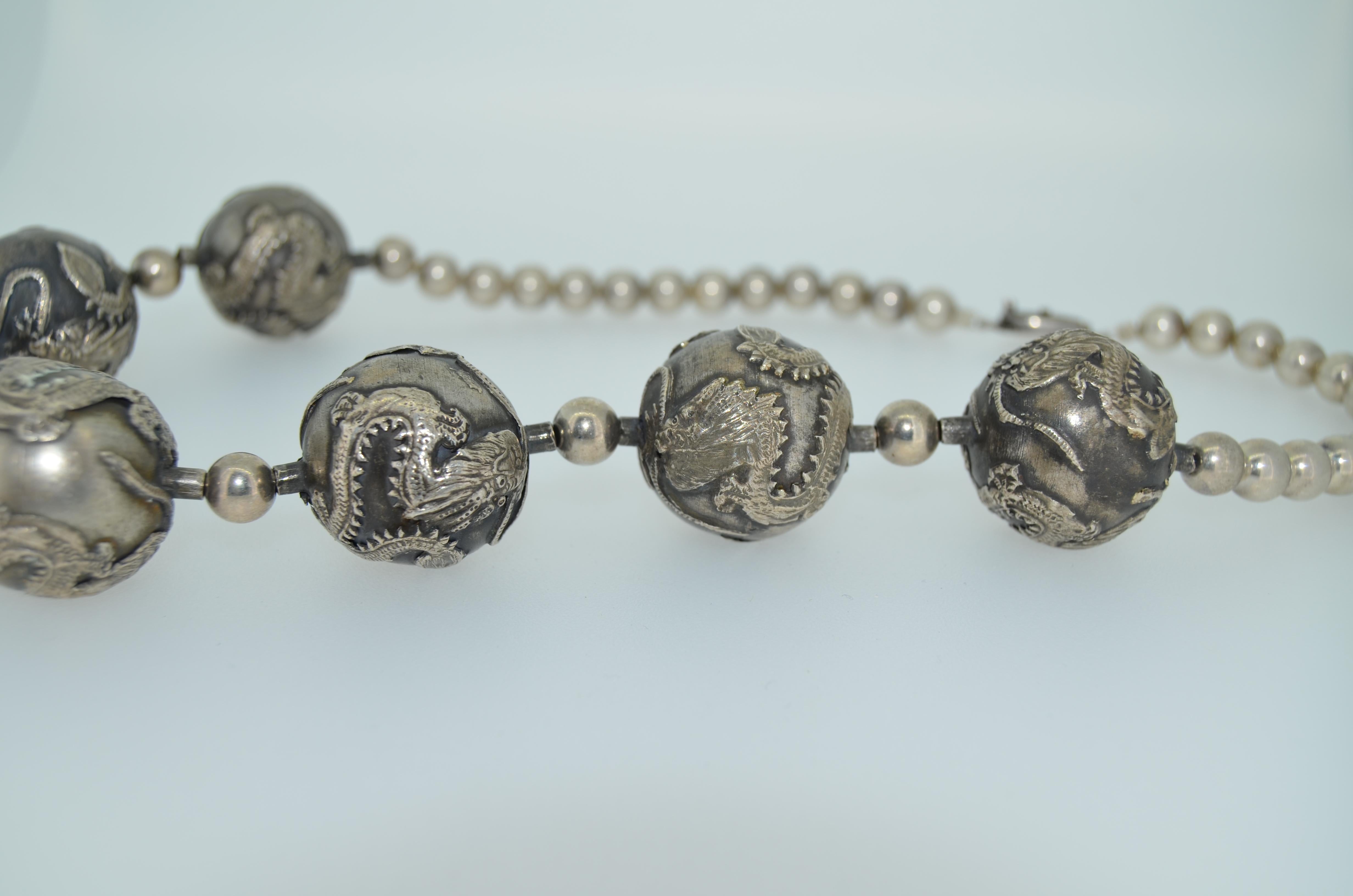 Antike chinesische Drachen-Kugel-Perlenkette aus Sterlingsilber im Angebot 5