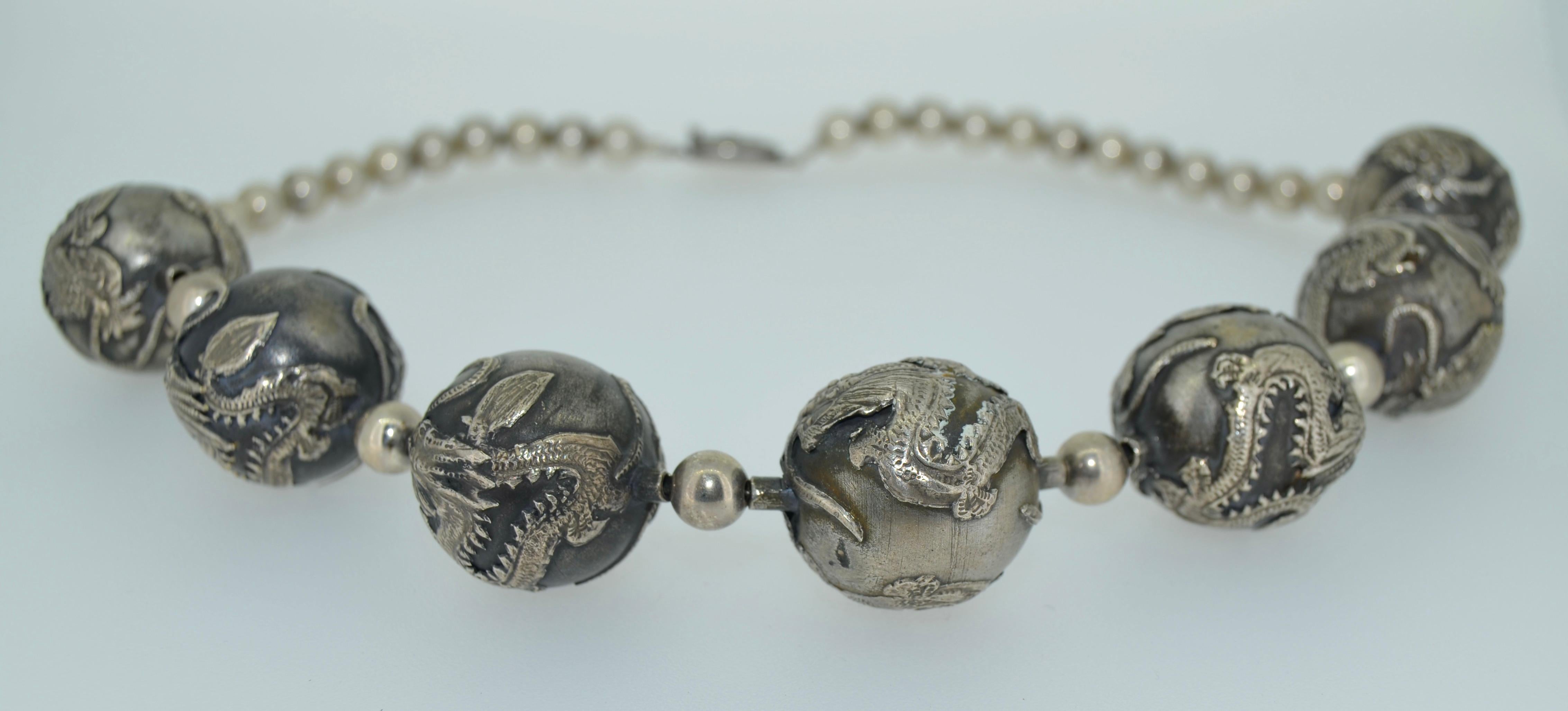 Antike chinesische Drachen-Kugel-Perlenkette aus Sterlingsilber im Angebot 2