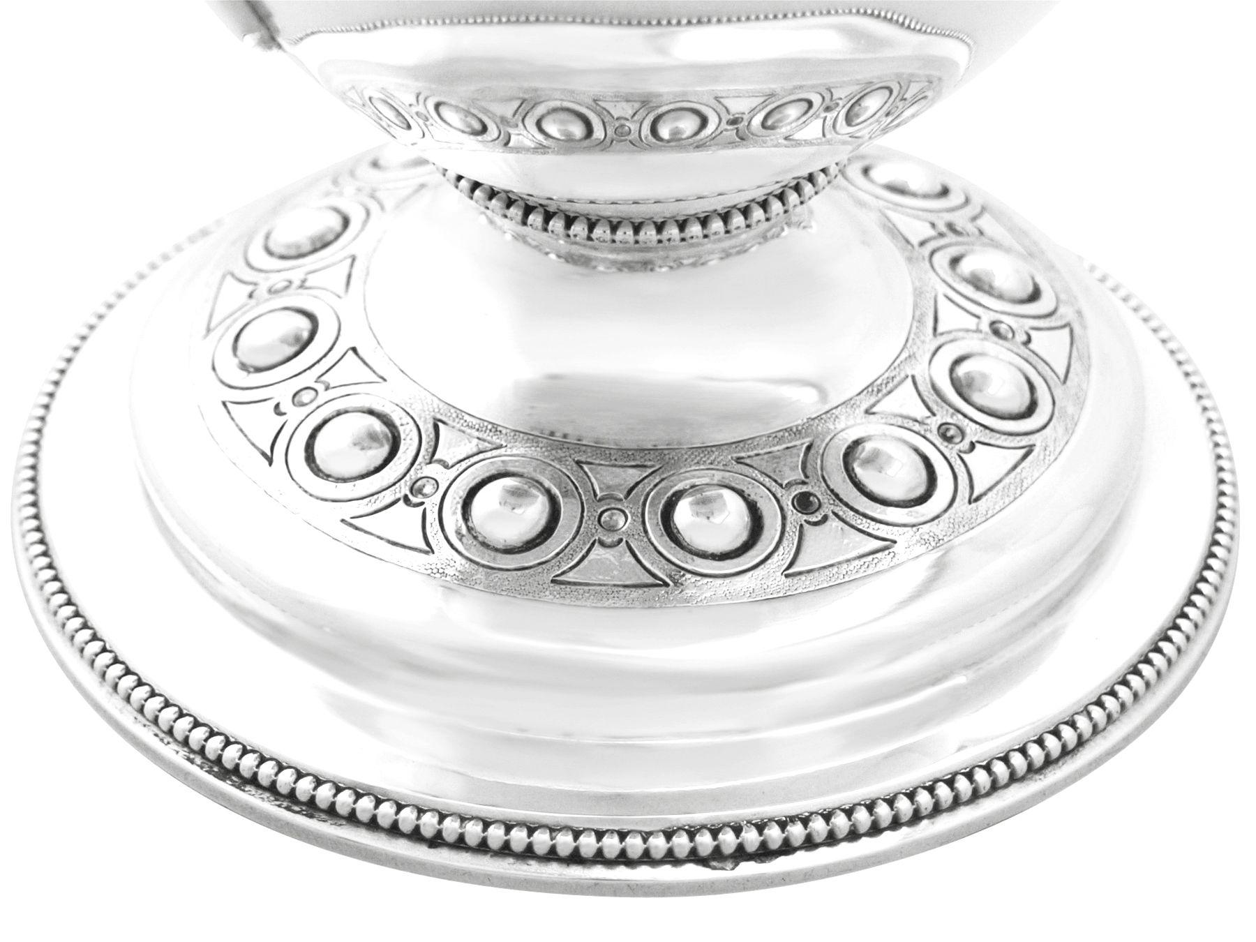 Barnard & Sons Ltd Caraffa da Claret in argento antico e calici abbinati in vendita 1