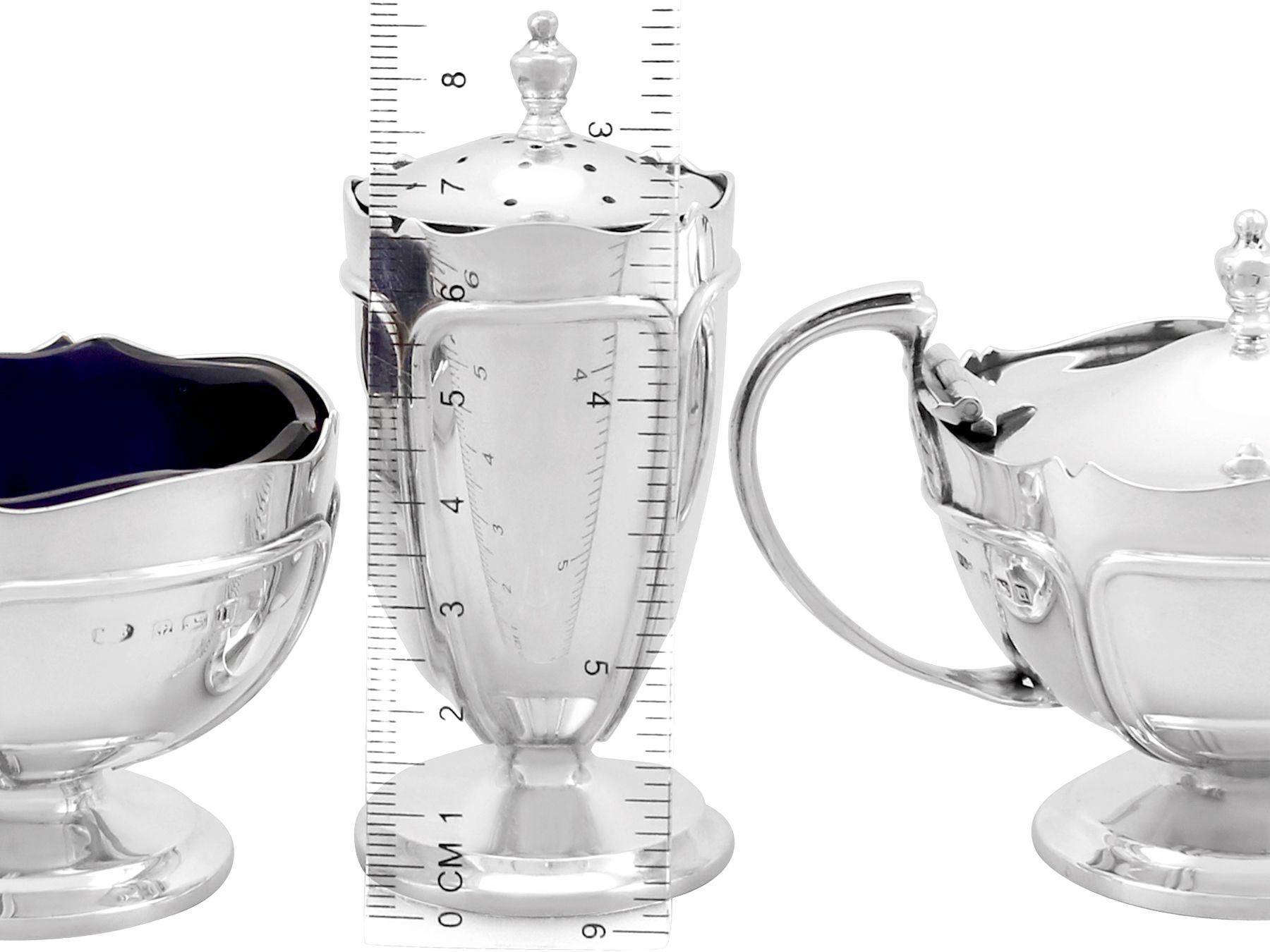 Antiguo juego de condimentos de plata de ley Británico en venta