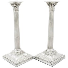 Antike korinthische Säulen-Leuchter aus Sterling-Silber:: 1771