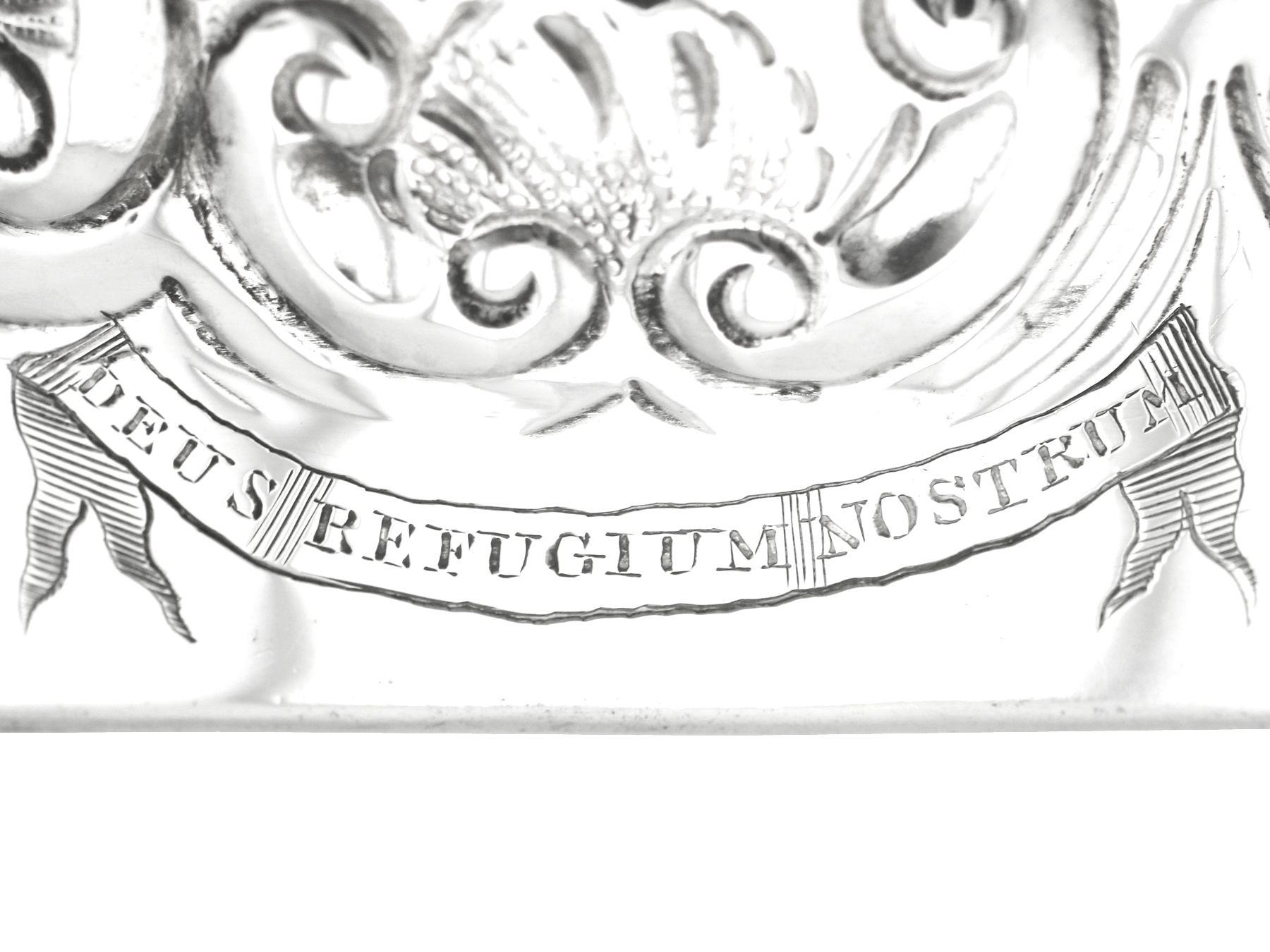 Plat de service ancien recouvert d'argent sterling George III en vente 3