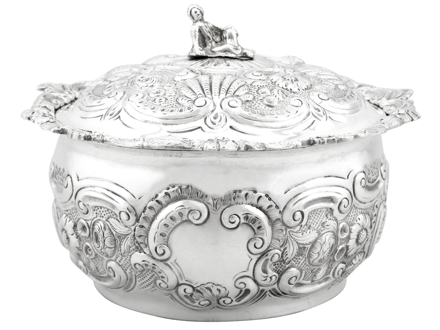 An exceptional, fine and impressive, large antique Georgian English sterling silver covered serving dish; an addition to our silver dining collection. 

This magnificent antique George III sterling silver serving dish has a circular rounded form
