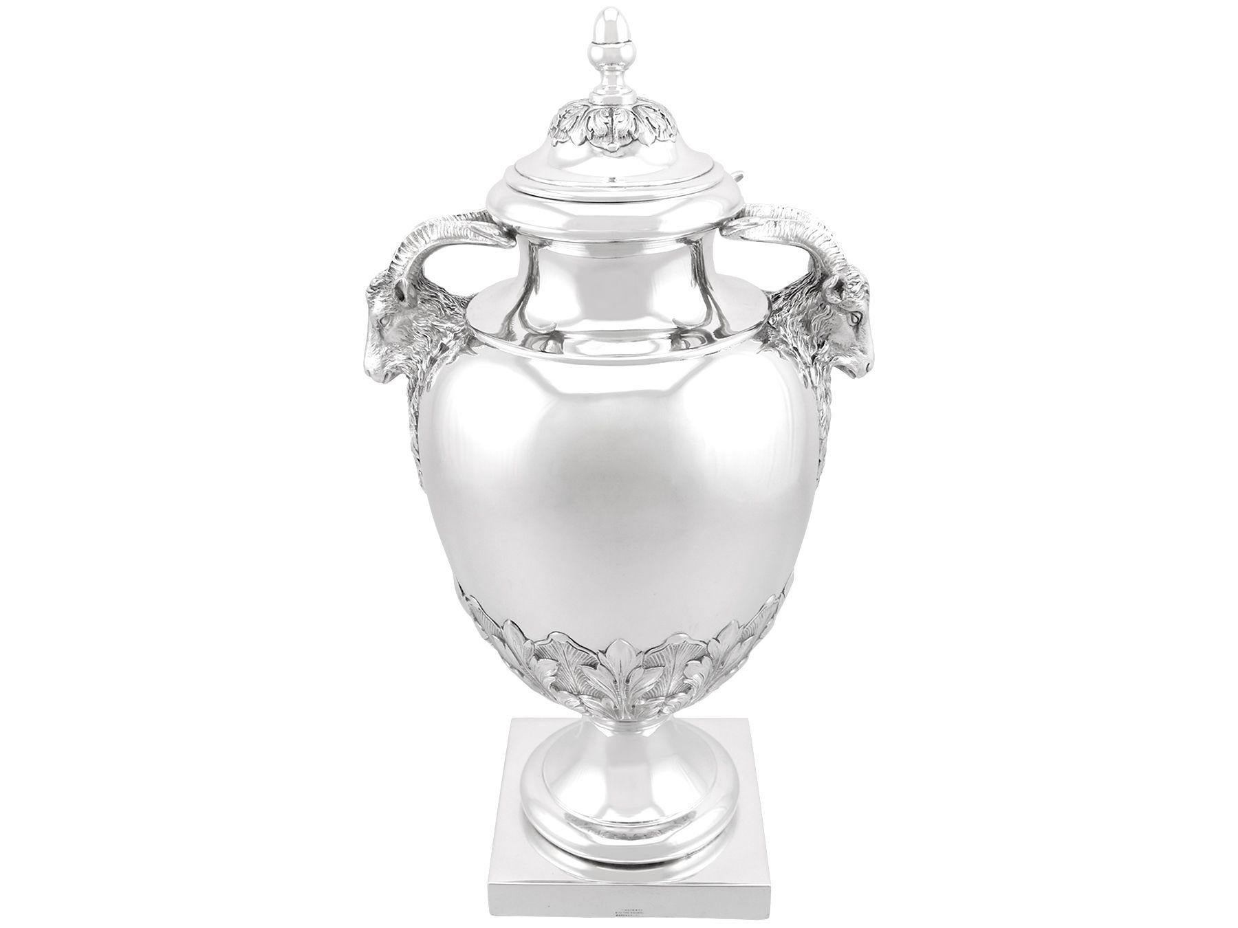 An magnificent, fine and impressive antique George V English sterling silver covered vase; an addition to our ornamental silverware collection

This magnificent antique George V sterling silver vase has a plain baluster form onto a circular