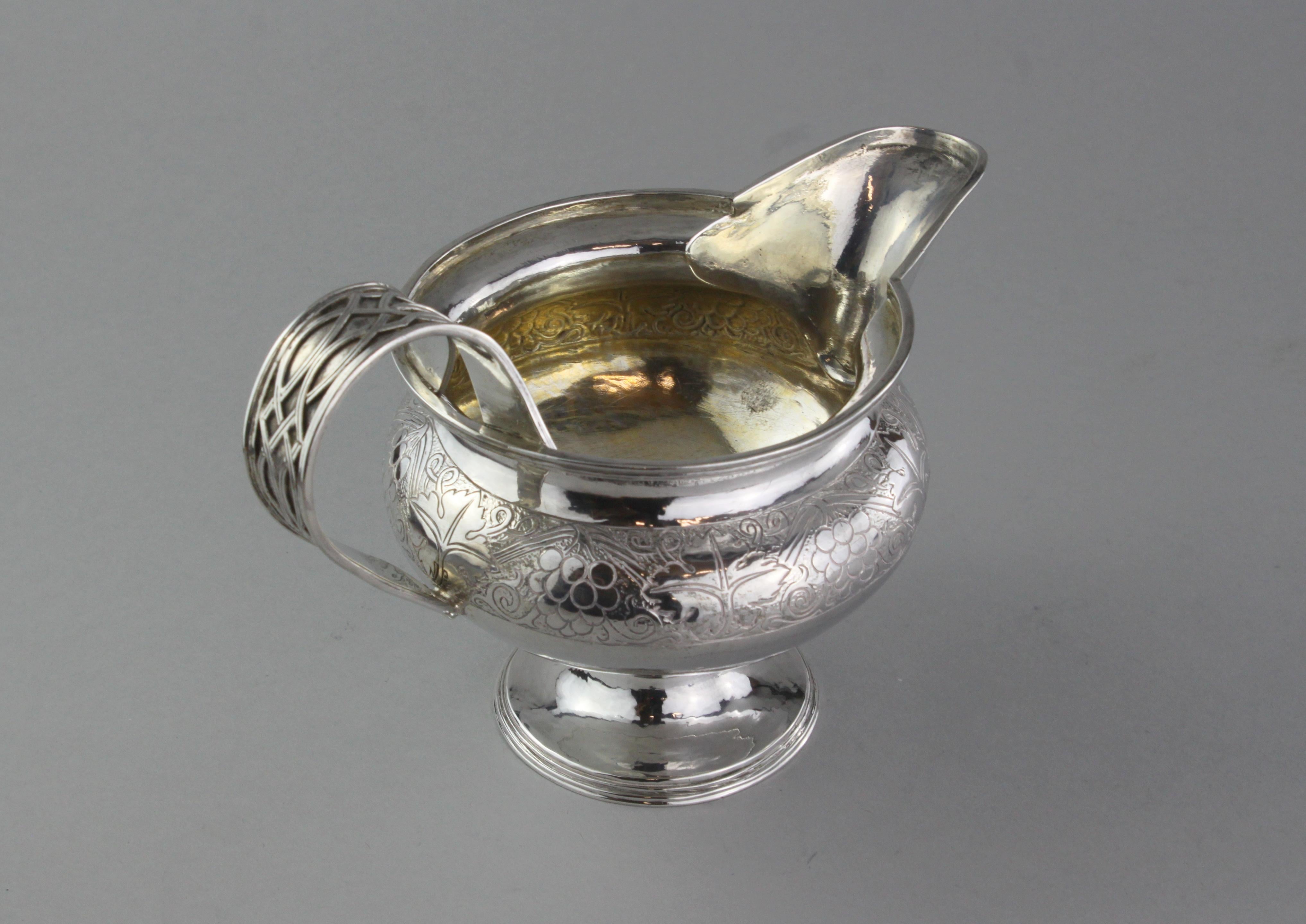 Antique Sterling Silver Cream Bowl, Edward Farrell, London, 1932 In Good Condition In Braintree, GB