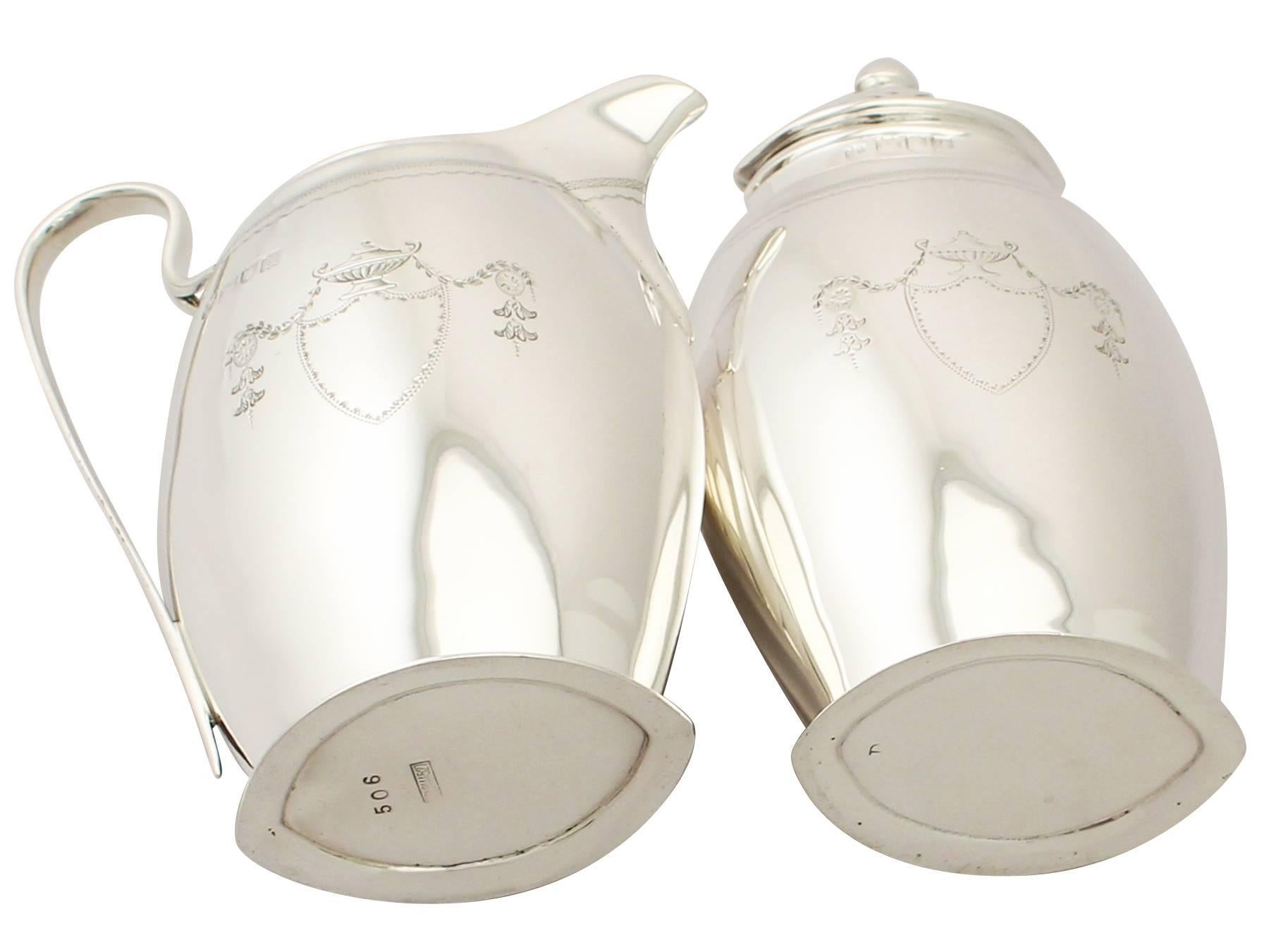 Edward Barnard & Son Edwardian Sterling Silver Cream Jug and Sugar Caster Set For Sale 1