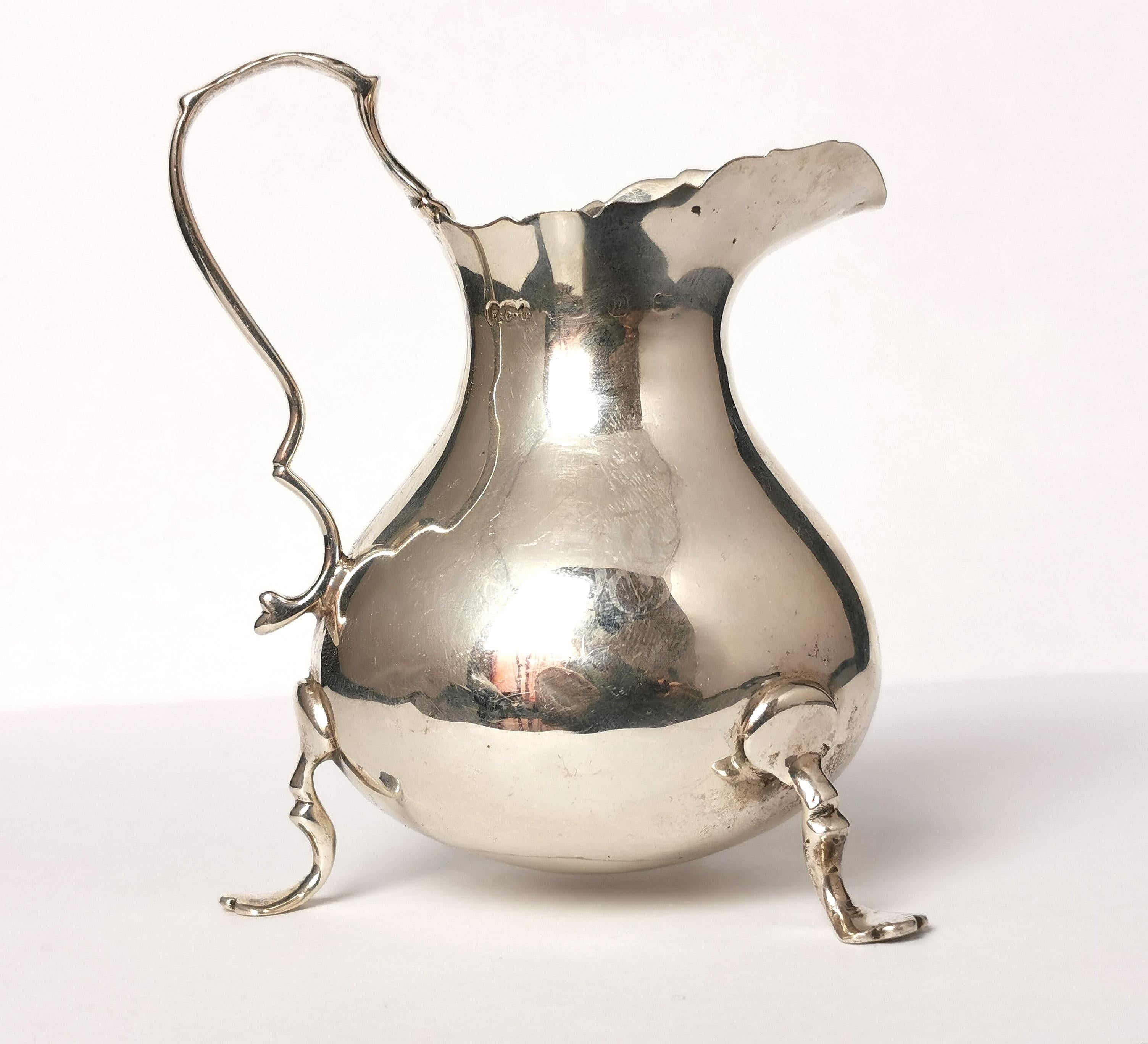 Antique Sterling Silver Creamer, Cream Jug In Good Condition For Sale In NEWARK, GB