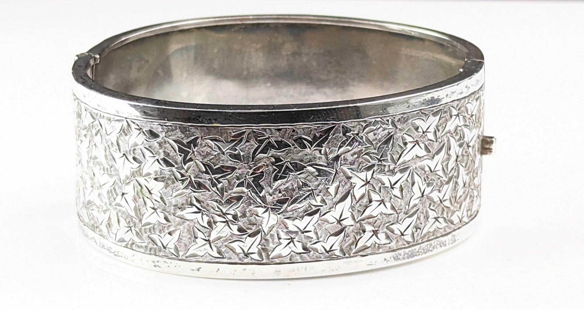 Antique sterling silver cuff bangle, Ivy engraved  For Sale 7