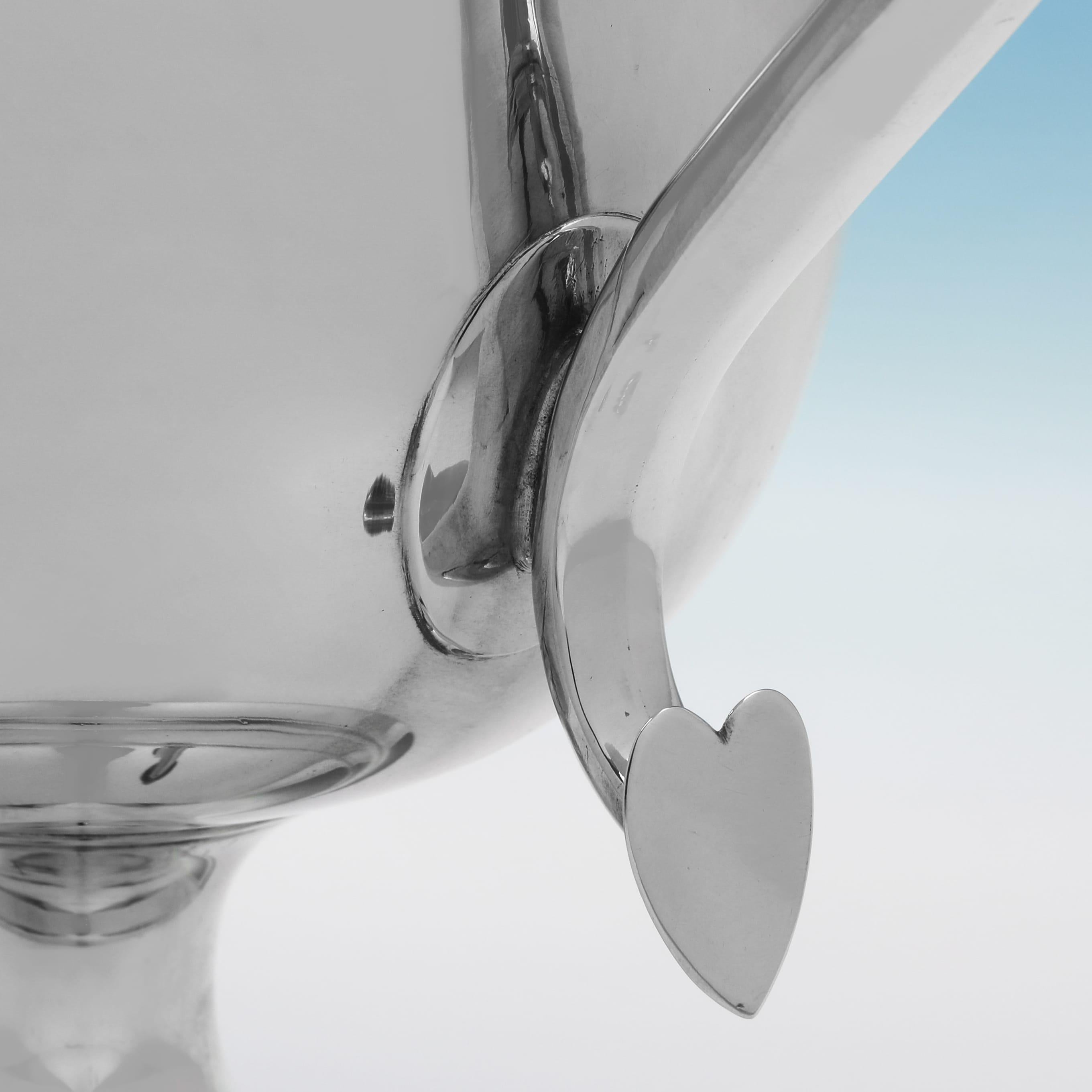 Inizio XX secolo Tazza e coperchio antichi in argento sterling realizzati nel 1920 da Walker & Hall in vendita