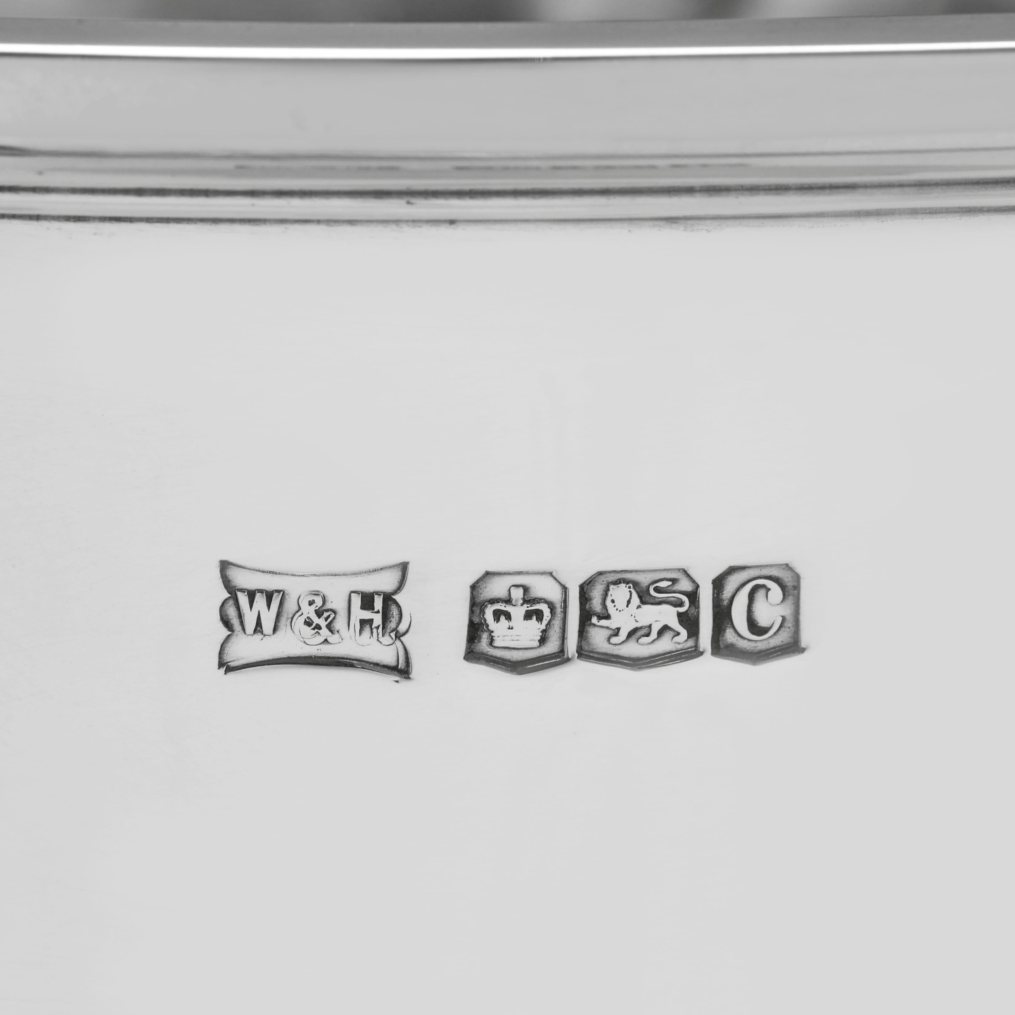 Argento 925 Tazza e coperchio antichi in argento sterling realizzati nel 1920 da Walker & Hall in vendita