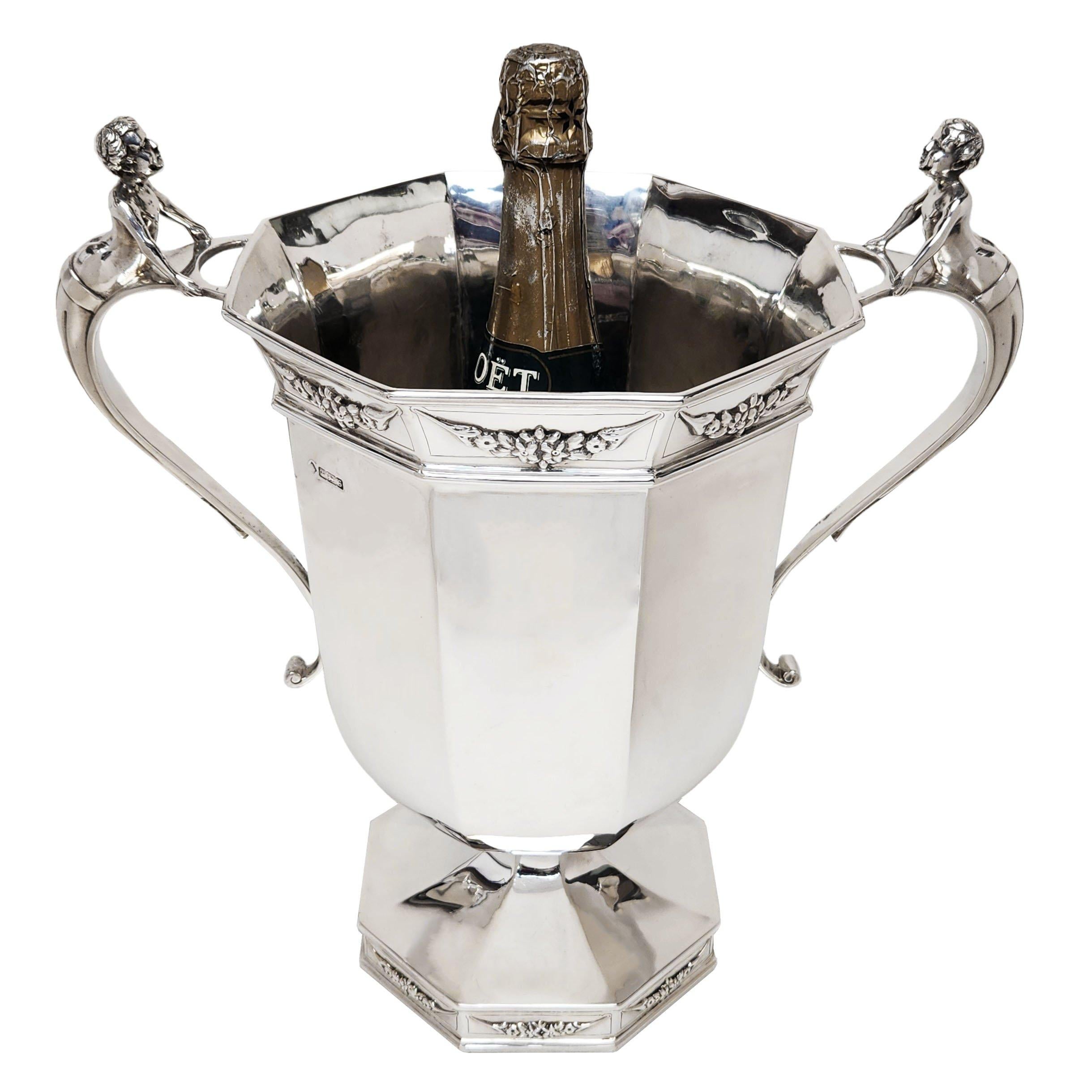Anglais Rafraîchisseur à vin et couvercle à couvercle de Trophée en argent sterling ancien 1910 en vente