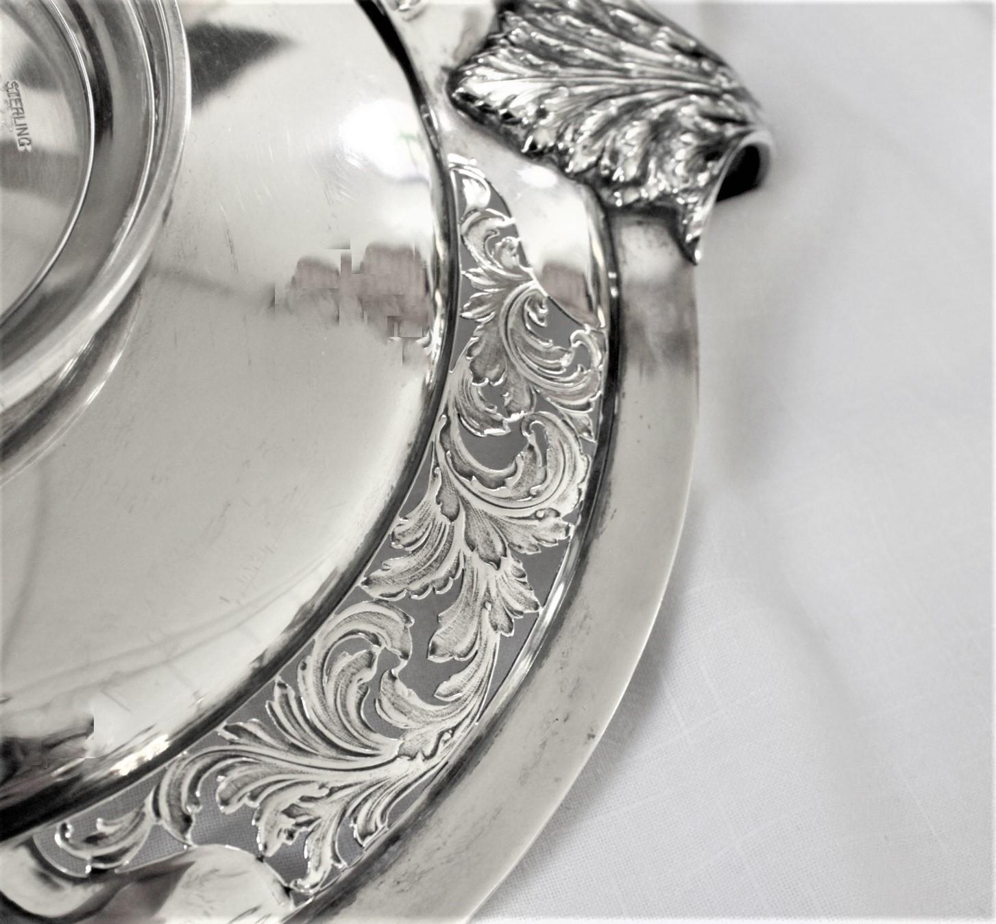 Antiguo cuenco de plata de ley con asa rizada y centro de mesa ornamentalmente grabado en venta 5