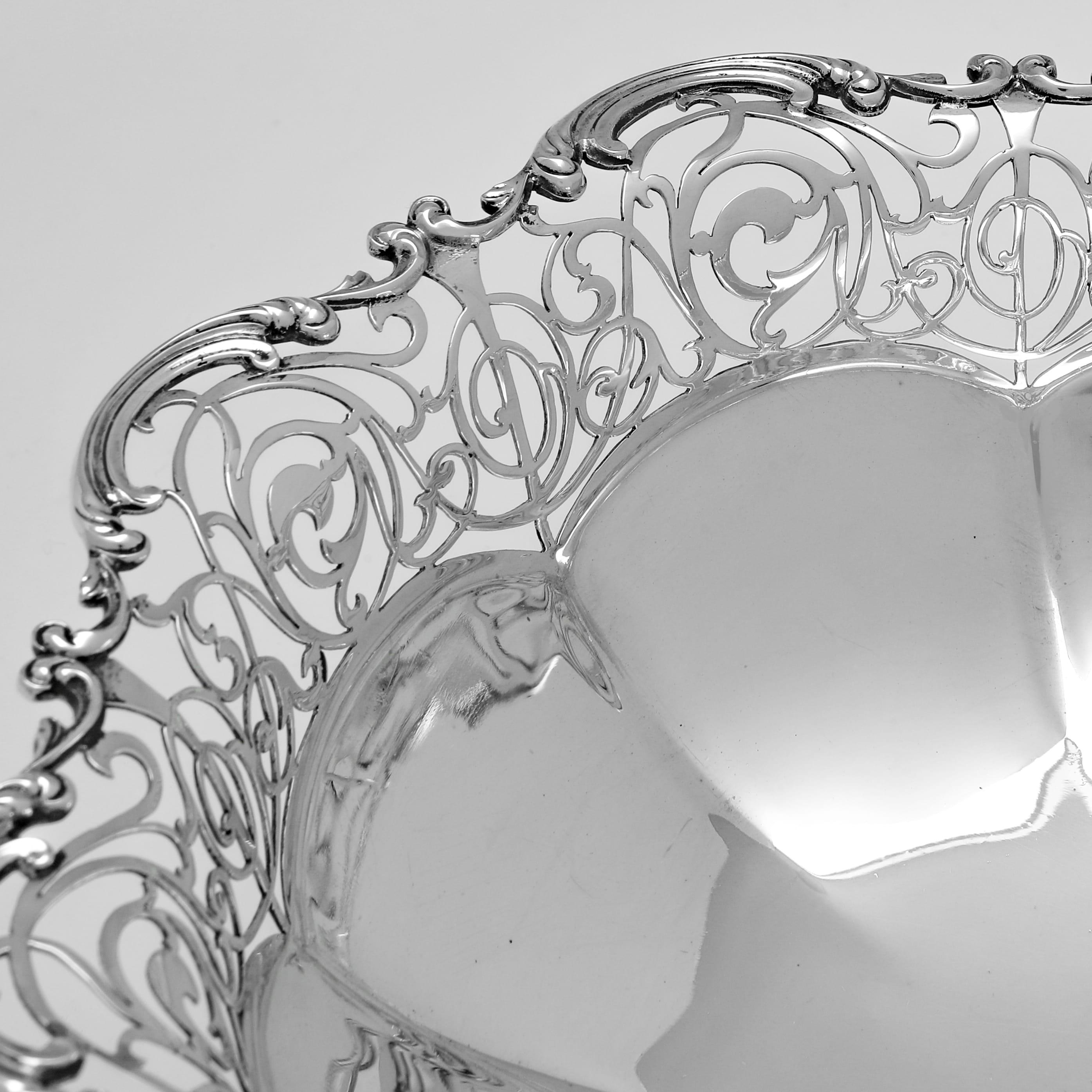 Inglese Antico piatto in argento sterling realizzato da James Dixon & Sons nel 1913 in vendita