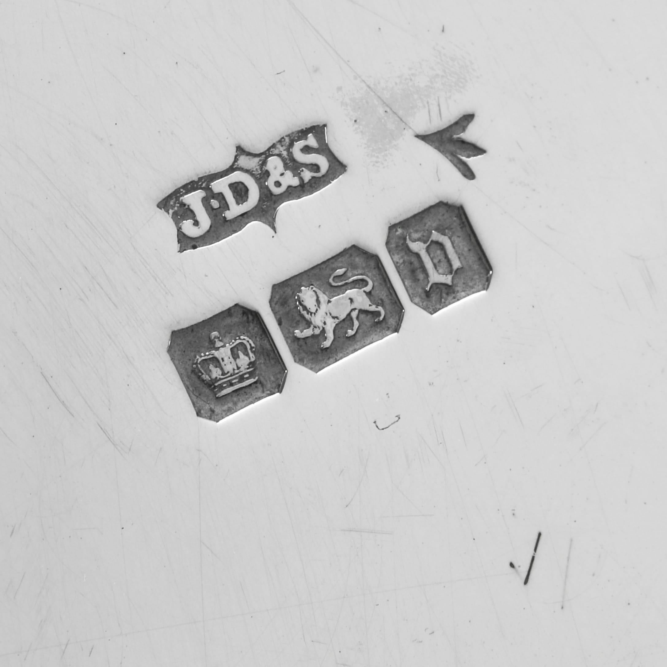 Argento 925 Antico piatto in argento sterling realizzato da James Dixon & Sons nel 1913 in vendita
