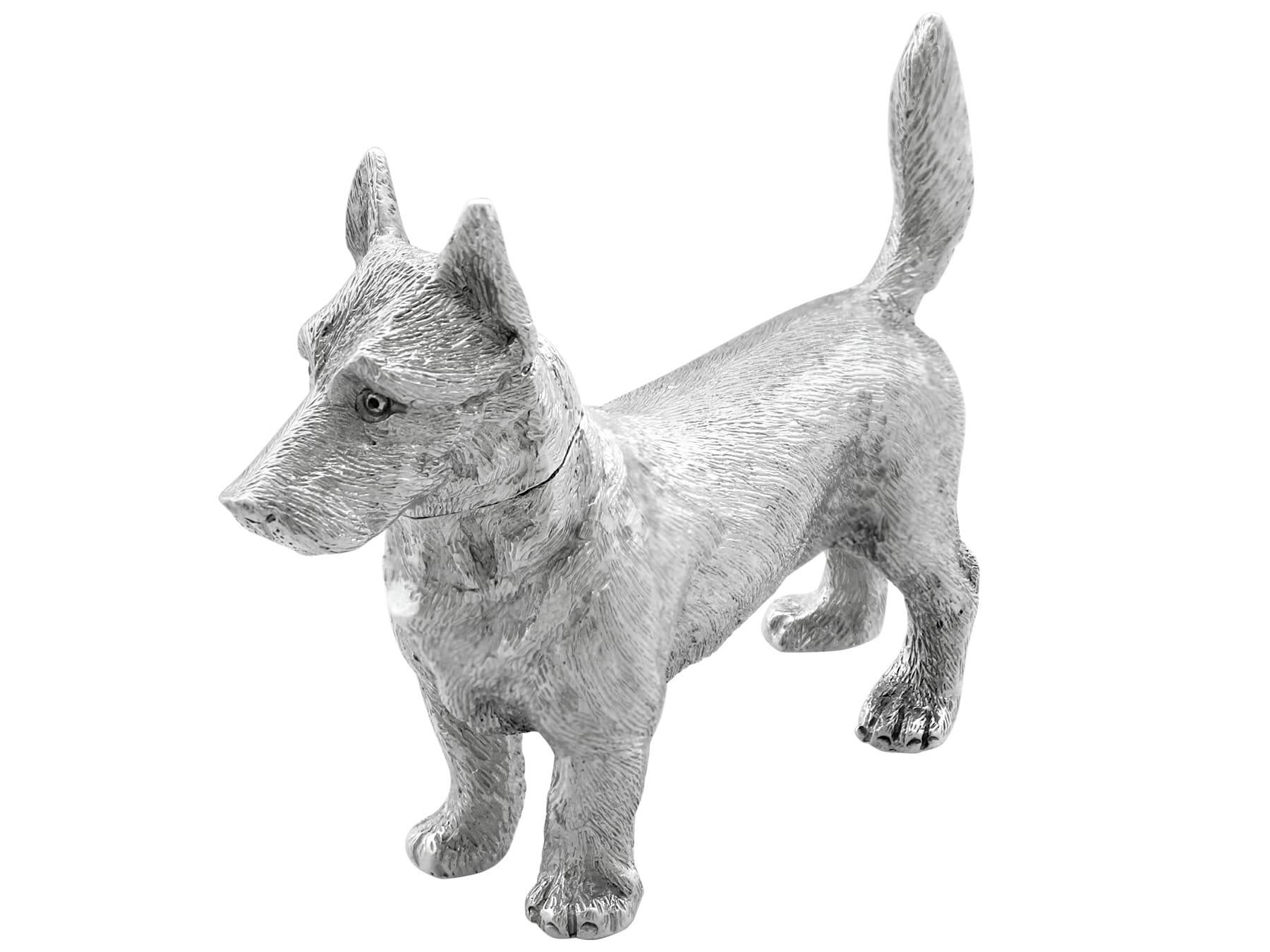 Antikes Sterlingsilber Terrier-Hunde-Pfefferblatt aus Sterlingsilber (20. Jahrhundert) im Angebot