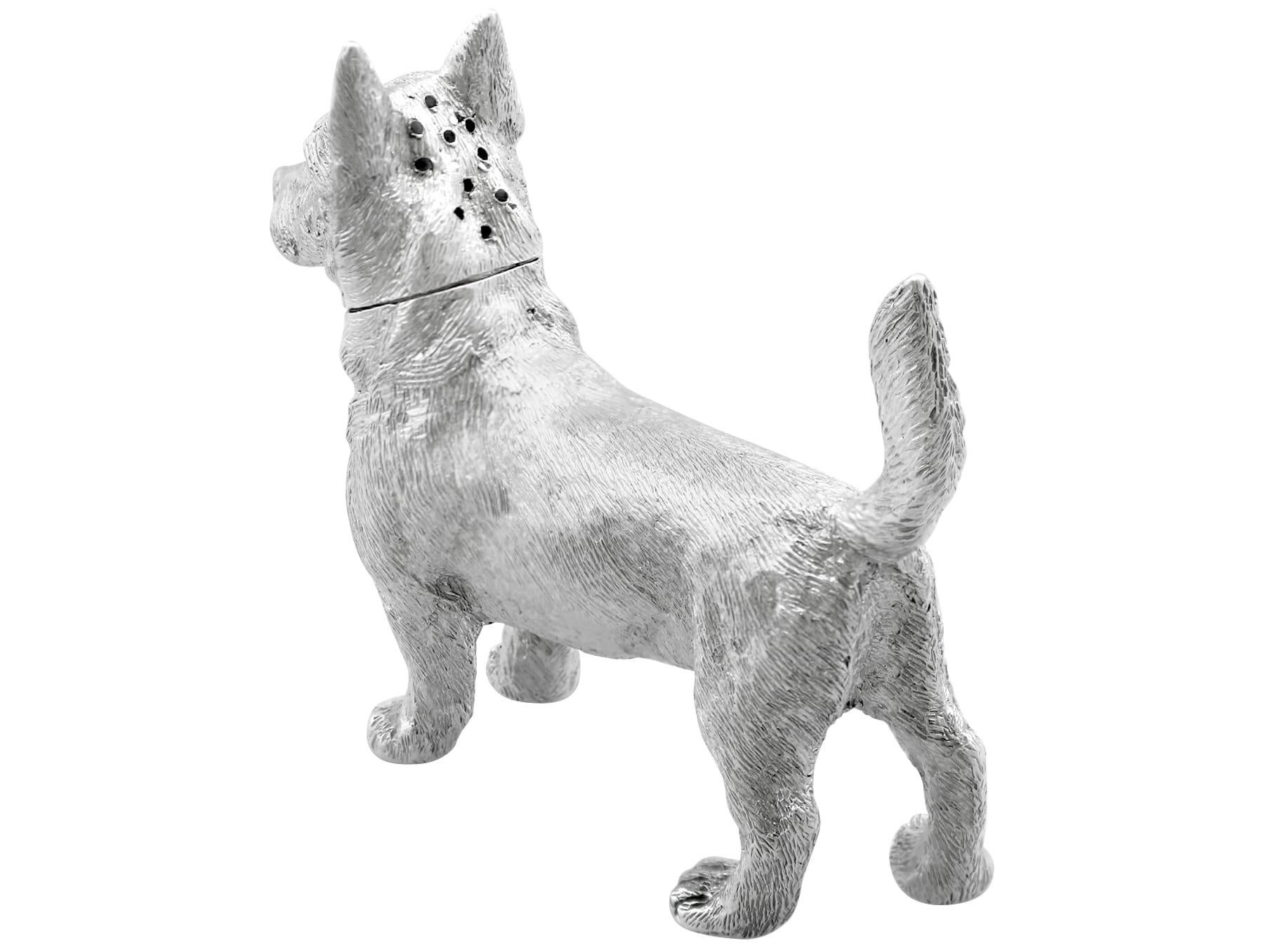 Antique Sterling Silver Terrier Dog Pepperette In Excellent Condition For Sale In Jesmond, Newcastle Upon Tyne