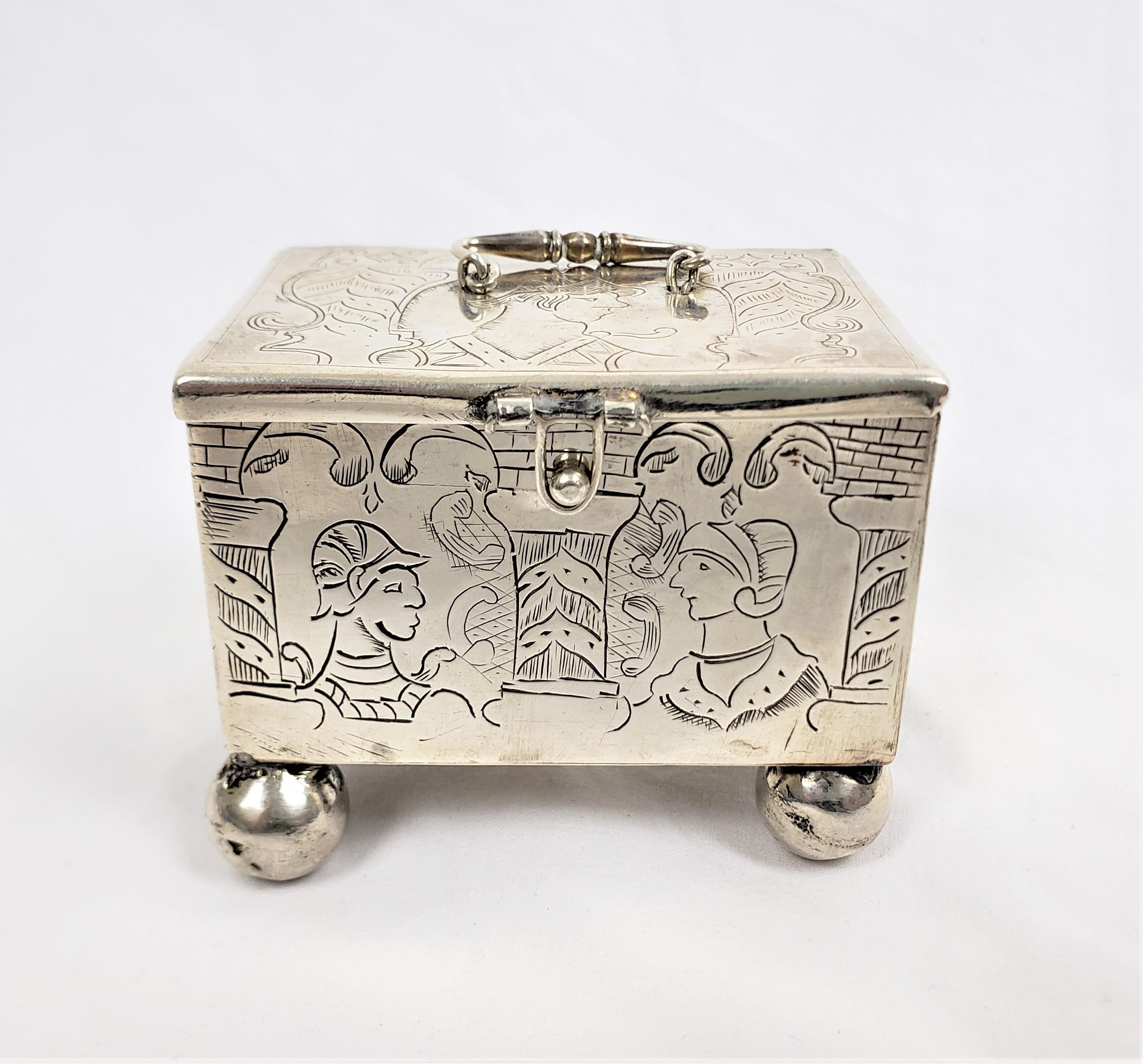 Diese kleine Kiste oder Truhe ist unsigniert, stammt aber vermutlich aus den Niederlanden und wurde um 1710 im Stil des Rococco gefertigt. Diese kleine Heiratstruhe besteht aus Sterlingsilber und hat einen beweglichen Henkel und Füße. Auf der
