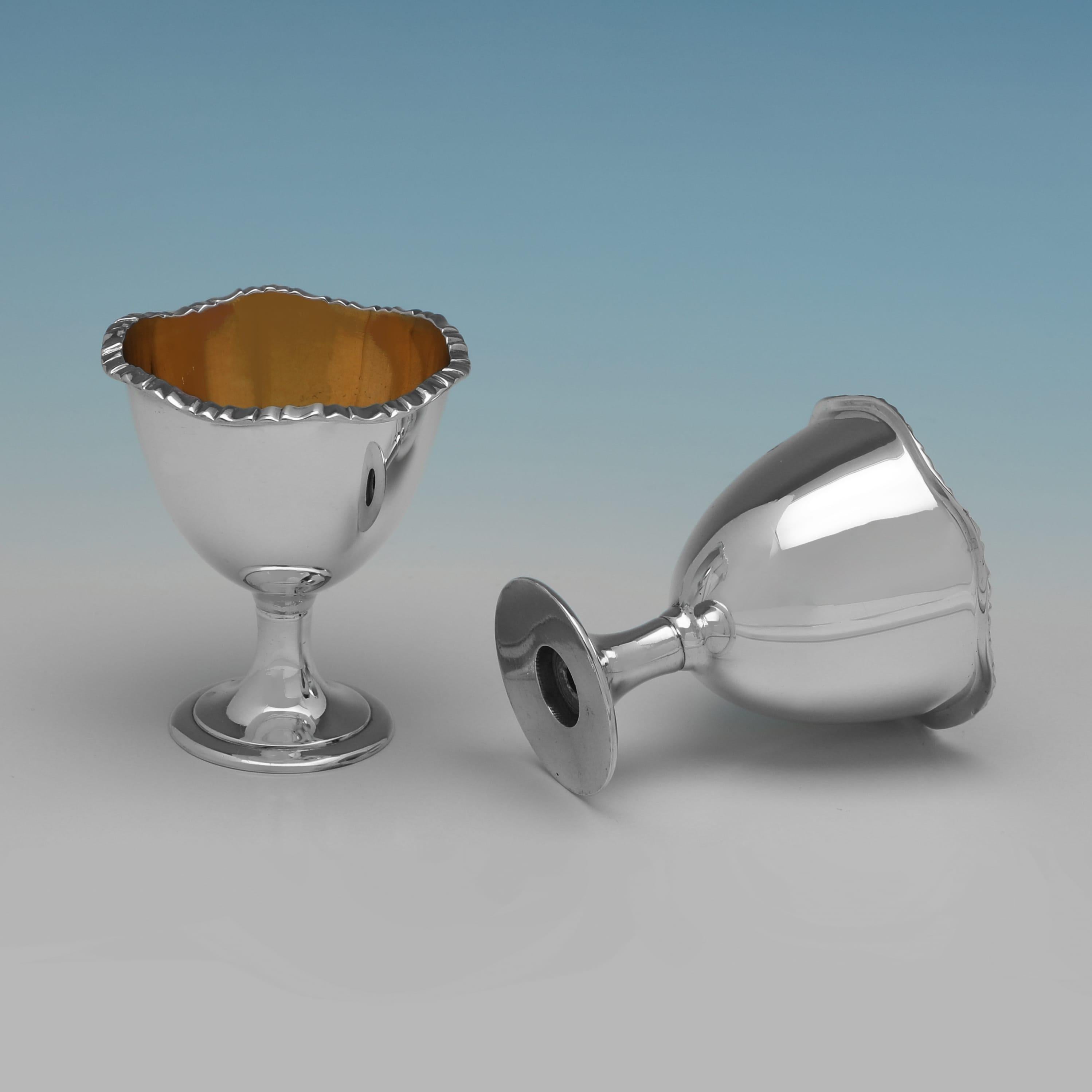 Anglais Coquetier ancien en argent sterling fabriqué en 1922 par William Hutton & Sons en vente