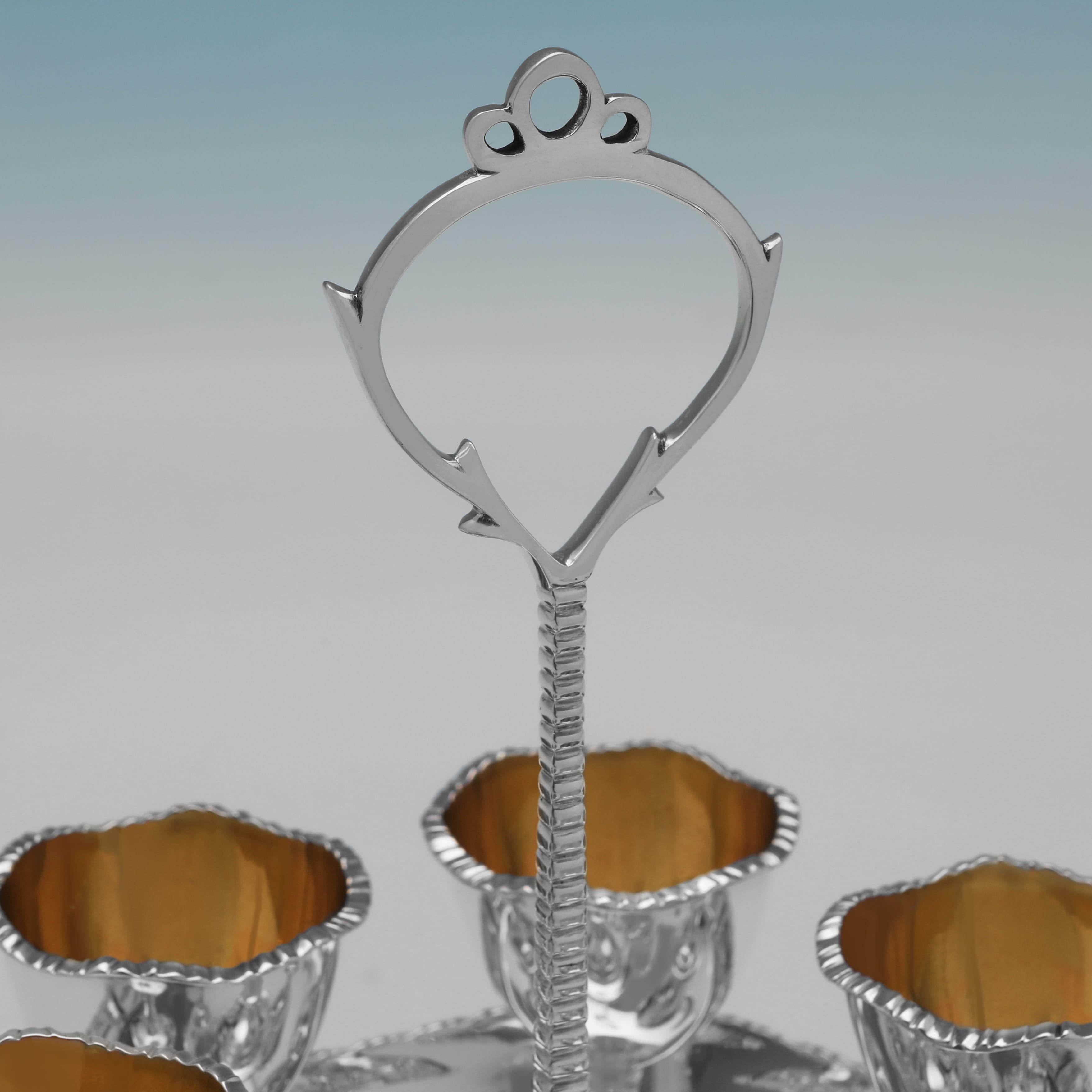 Début du 20ème siècle Coquetier ancien en argent sterling fabriqué en 1922 par William Hutton & Sons en vente