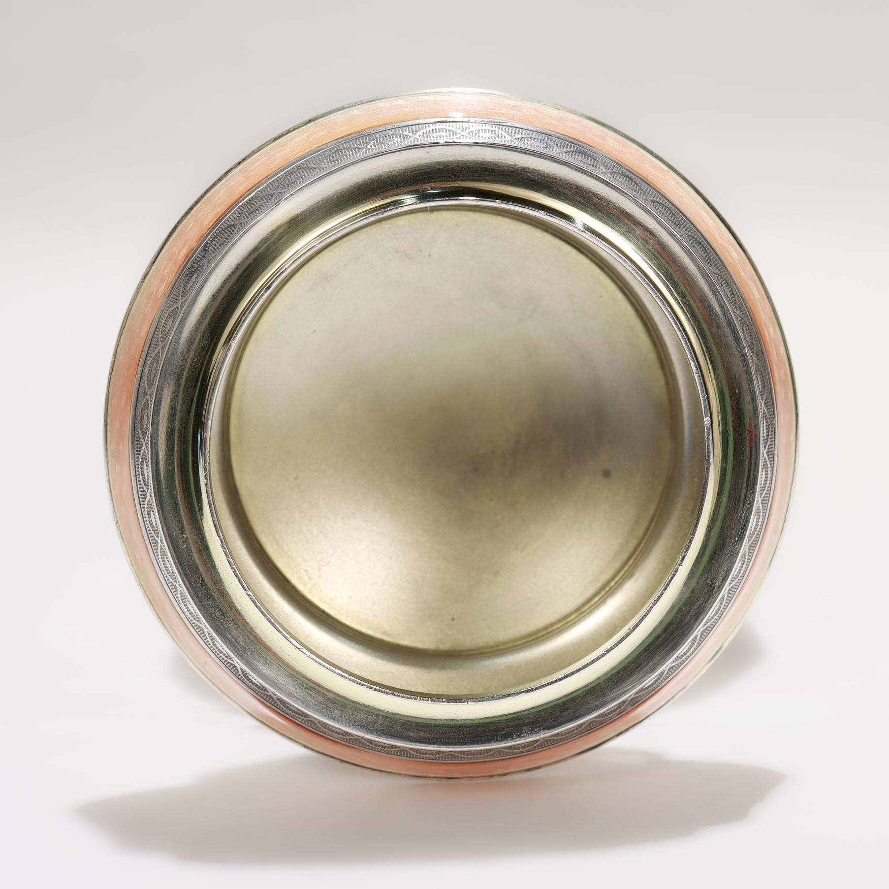 Ancienne boîte à vêtements en argent, émail et verre avec un paon pour Gorham en vente 6