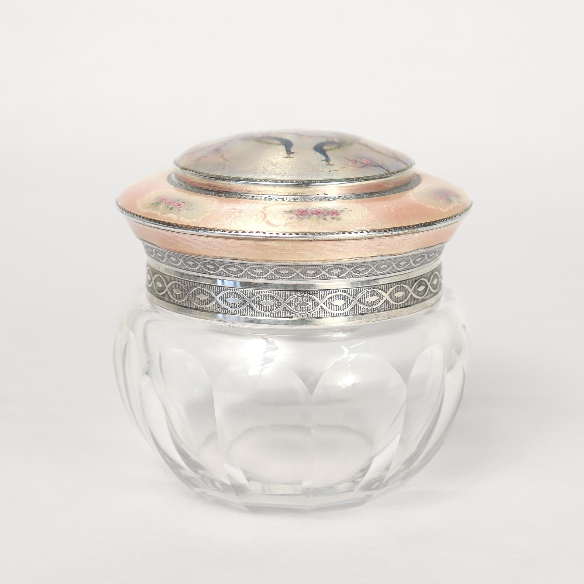 Ancienne boîte à vêtements en argent, émail et verre avec un paon pour Gorham Unisexe en vente
