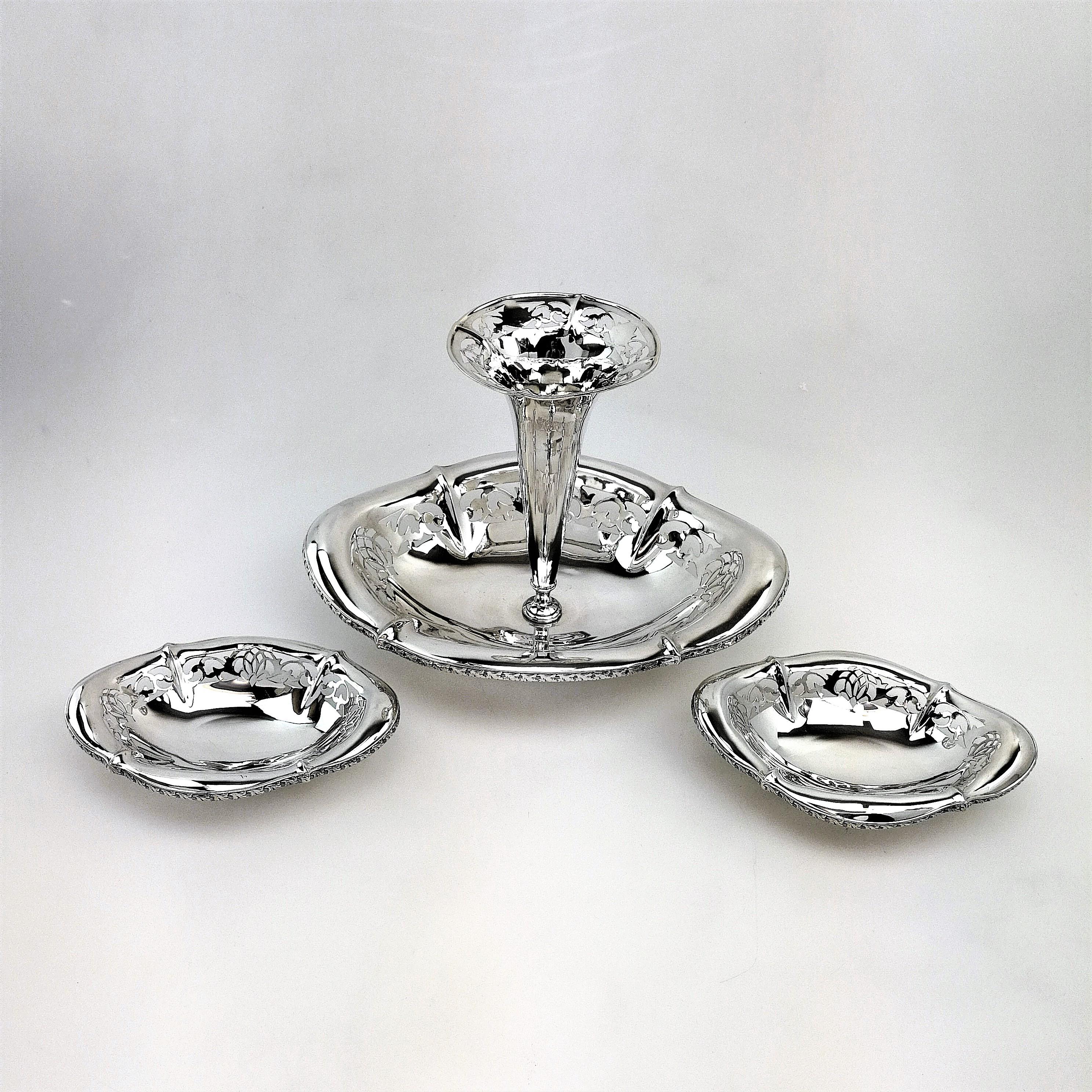 Antique Sterling Silver Epergne / Centrepiece / Vase 1911 In Good Condition For Sale In London, GB