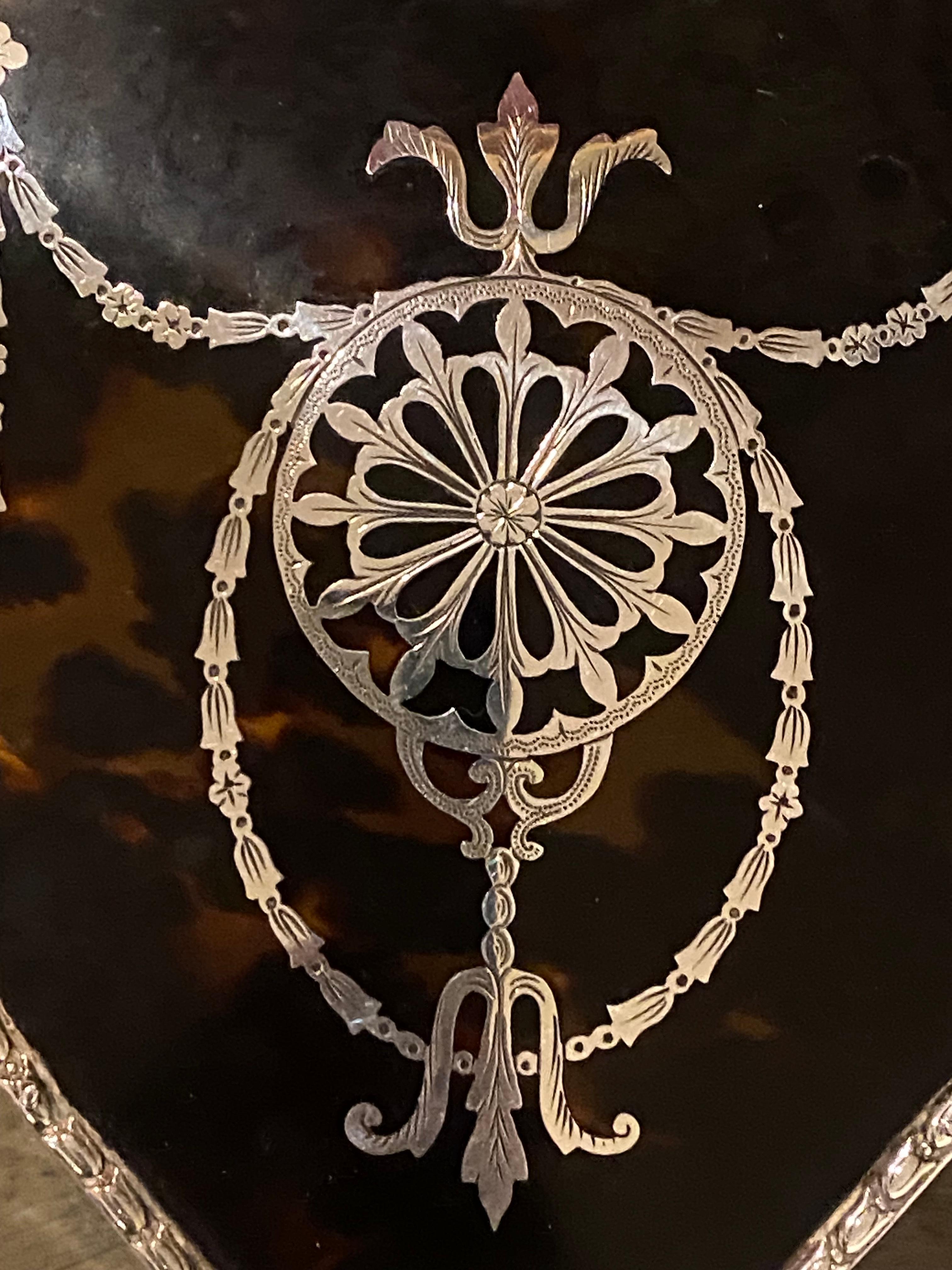Boîte à bijoux ancienne en forme de cœur en fausse écaille de tortue en argent sterling parJ.Deakin en vente 3