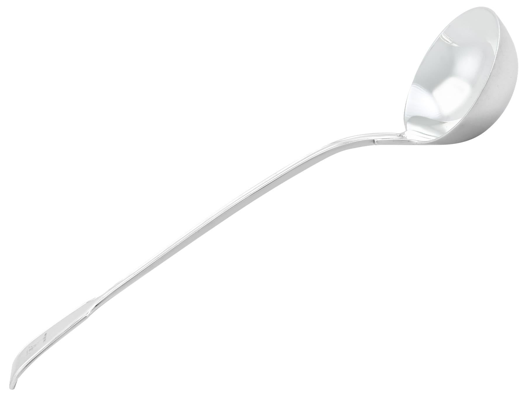 Antique Sterling Silver Fiddle and Thread Pattern Gravy Spoon and Sauce Ladle Se In Excellent Condition In Jesmond, Newcastle Upon Tyne