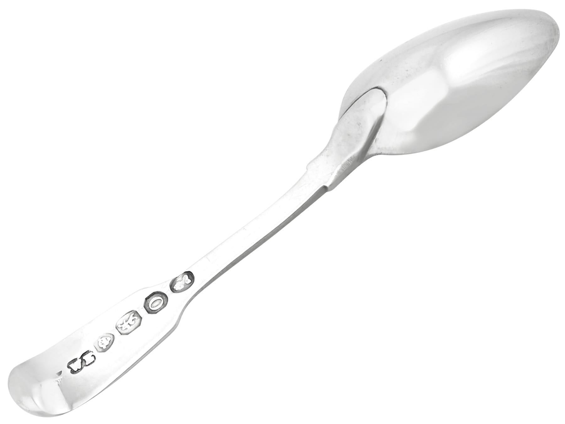 Cucharas antiguas de plata de ley con dibujo de violinista Plata esterlina en venta