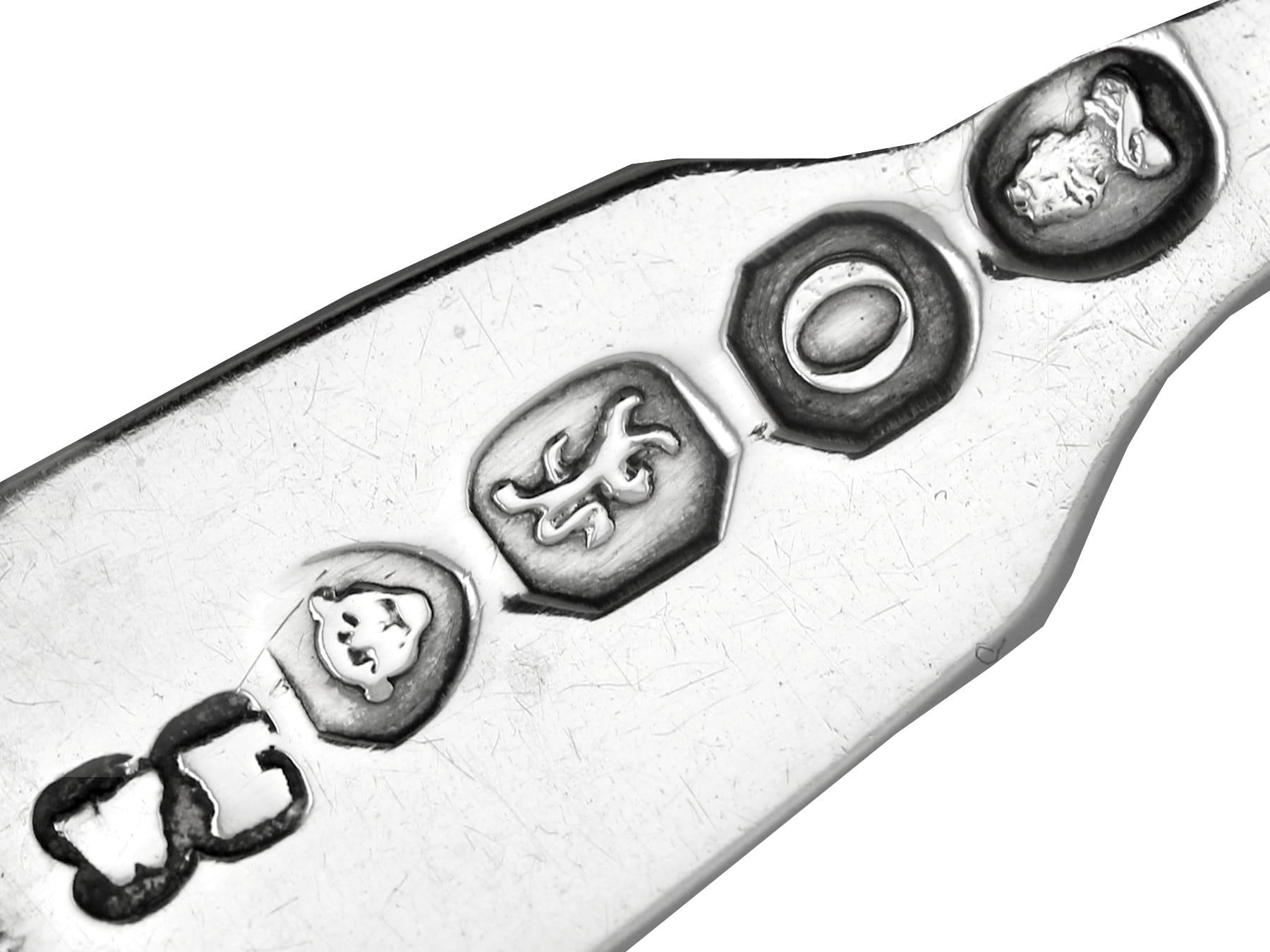 Cucharas antiguas de plata de ley con dibujo de violinista en venta 2