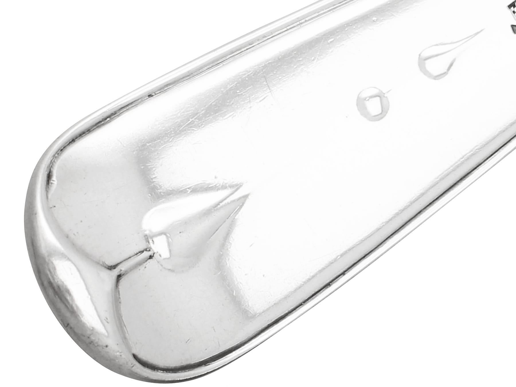 Inizio XIX secolo Antico cucchiaio da sugo in argento sterling con filo di violino e goccia in vendita